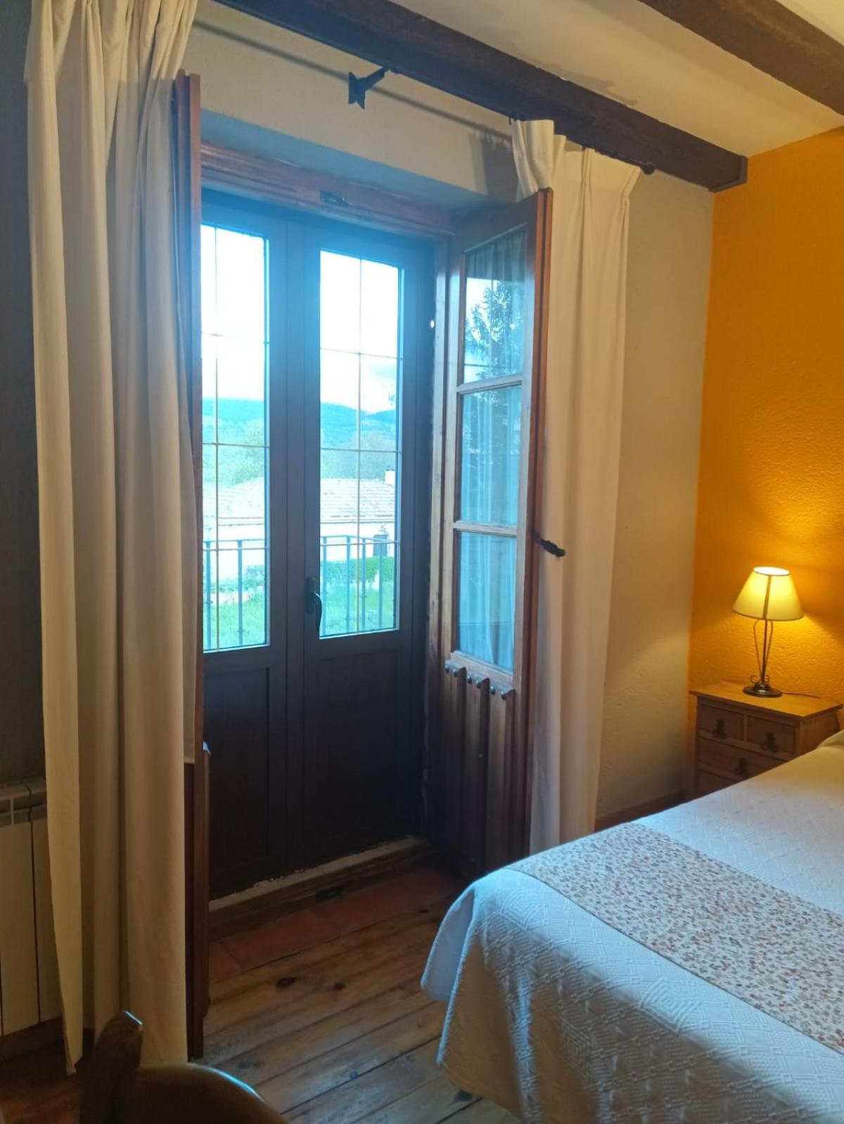 Standard Queen Room - Photo 11