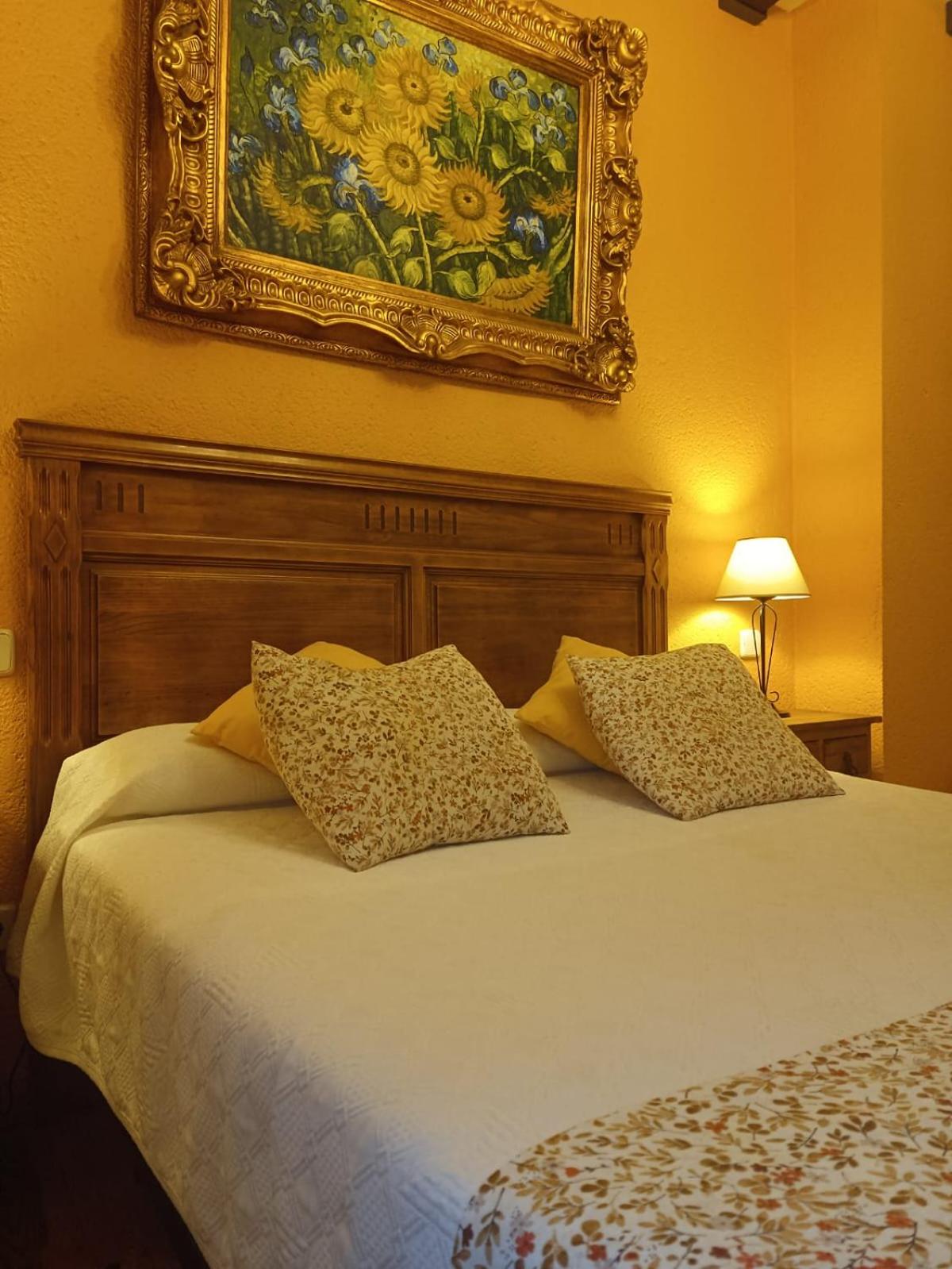 Standard Queen Room - Photo 13