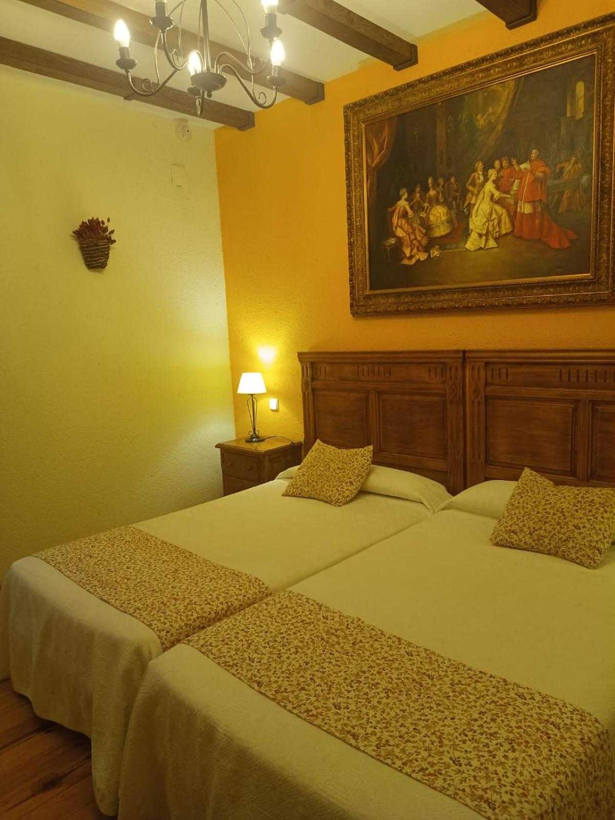 Twin Room - Photo 16