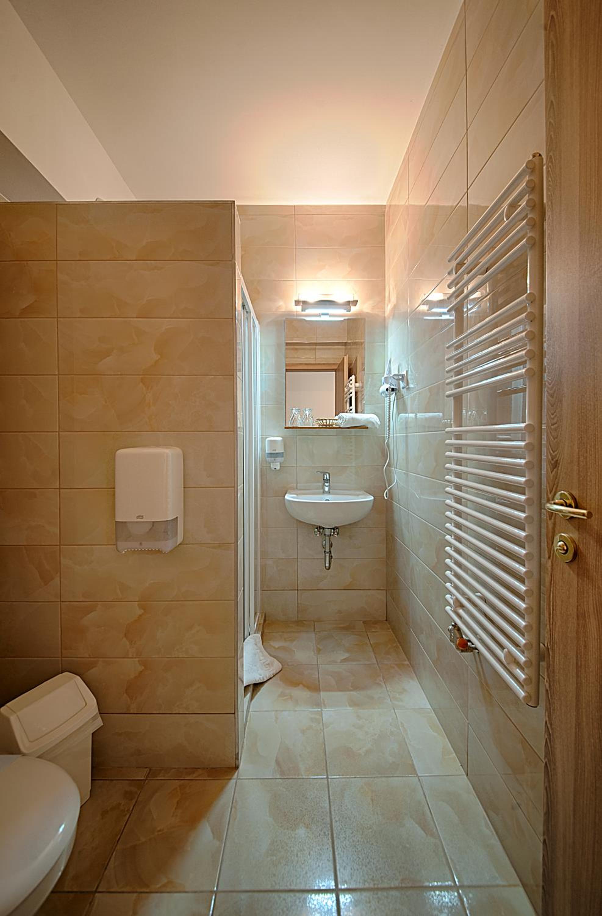 Superior Double Room with Balcony - Photo 11