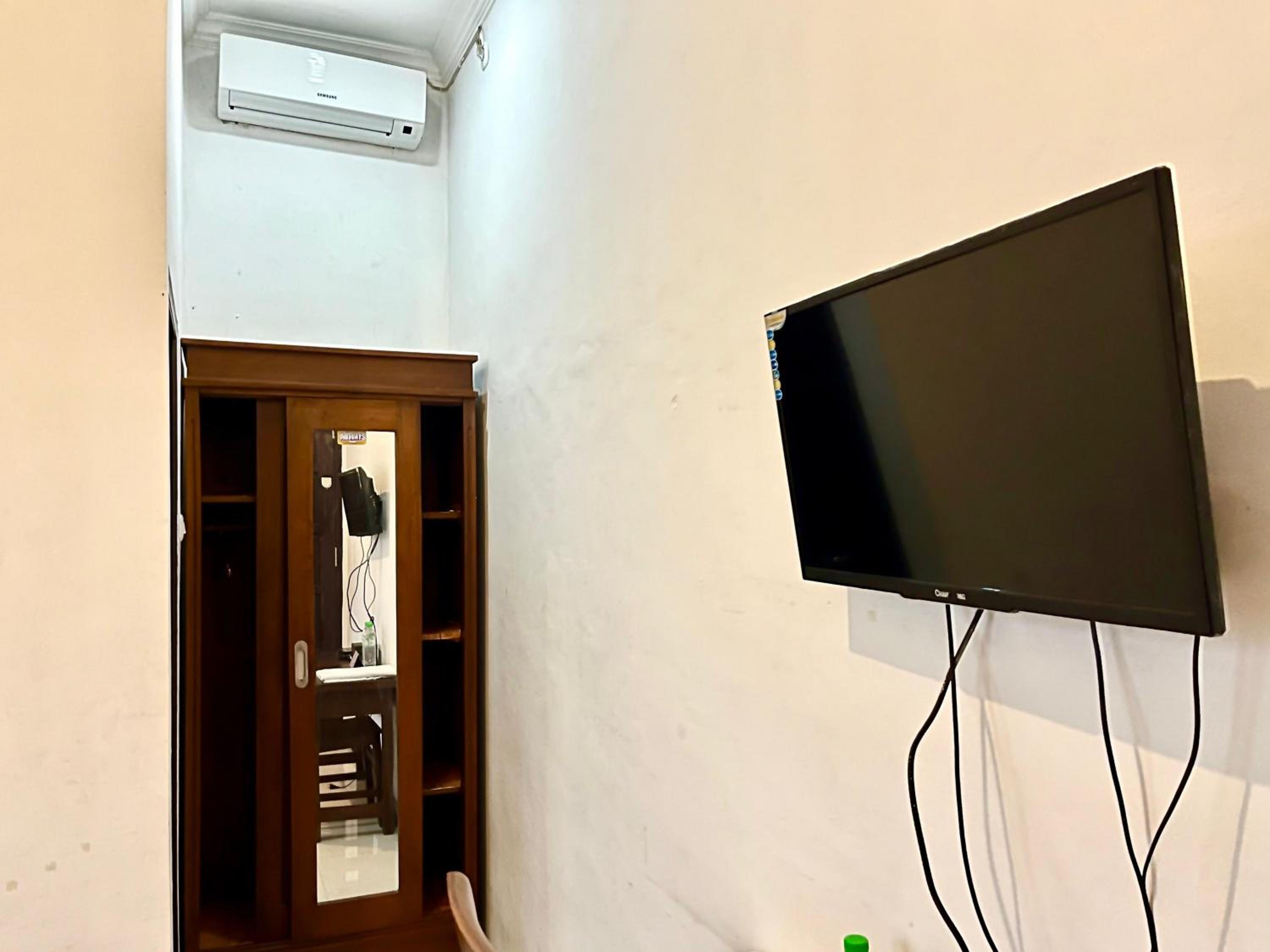 Twin Room - Photo 9