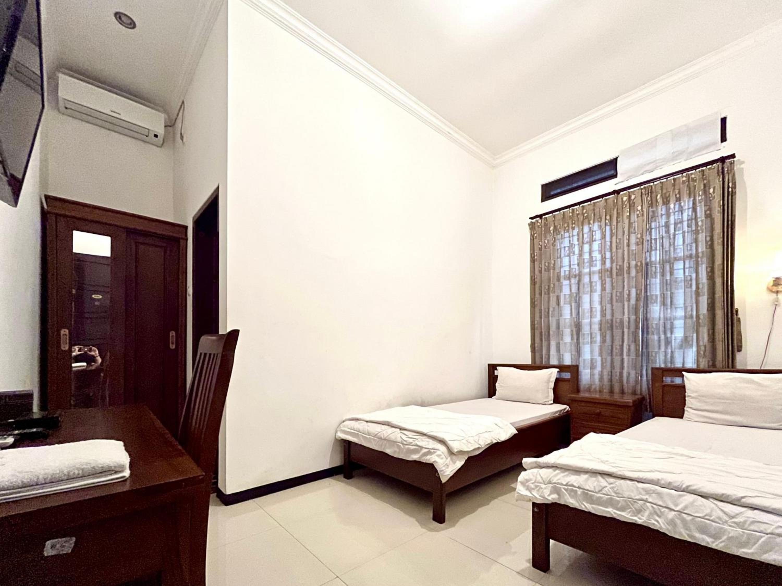 Twin Room - Photo 7