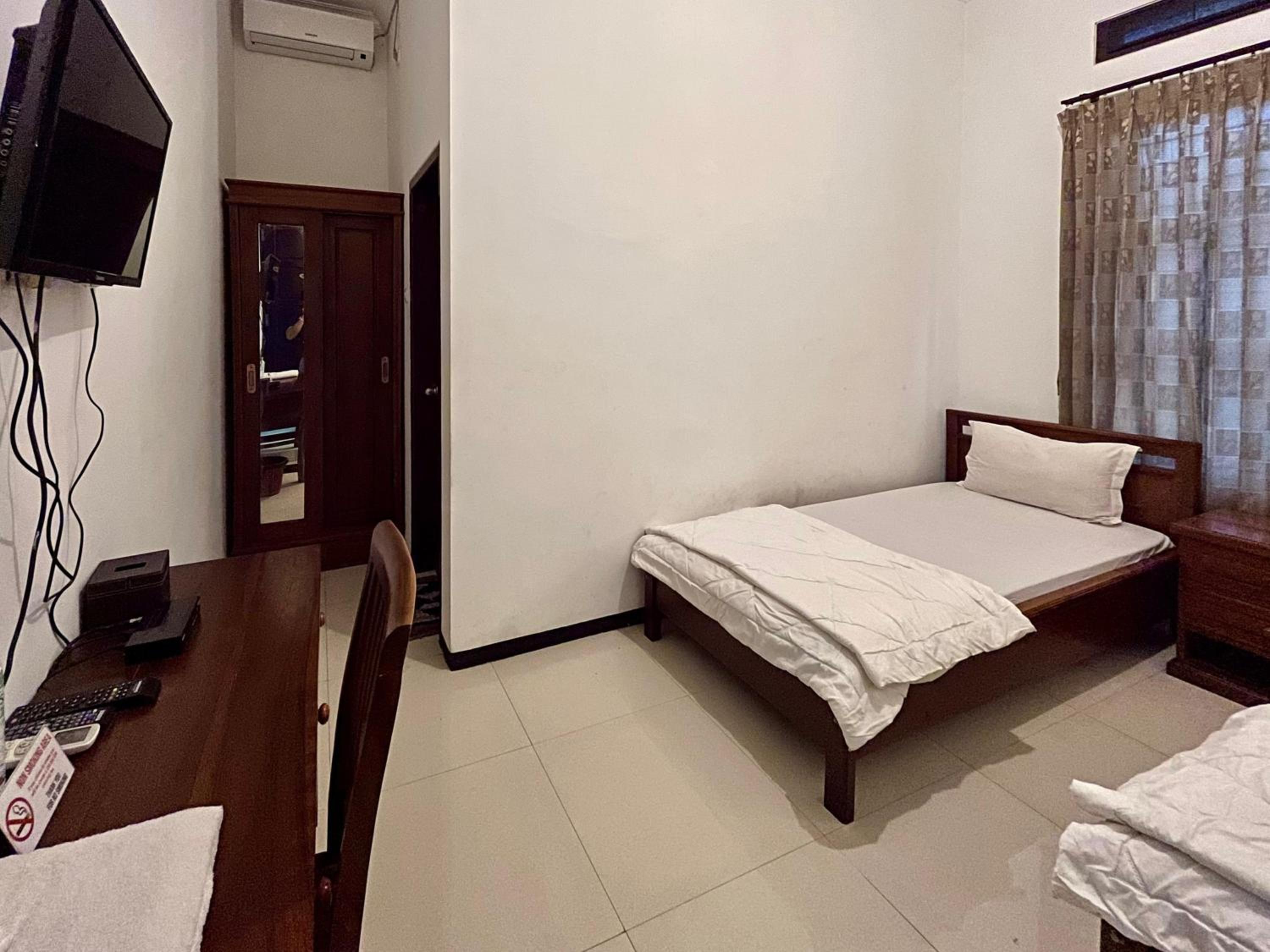 Twin Room - Photo 10