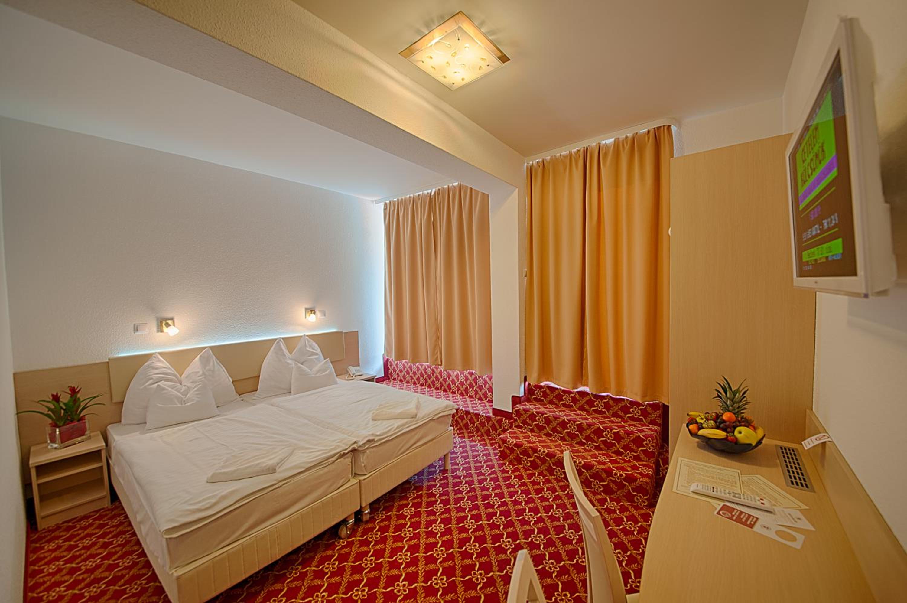 Superior Double Room with Balcony - Photo 4
