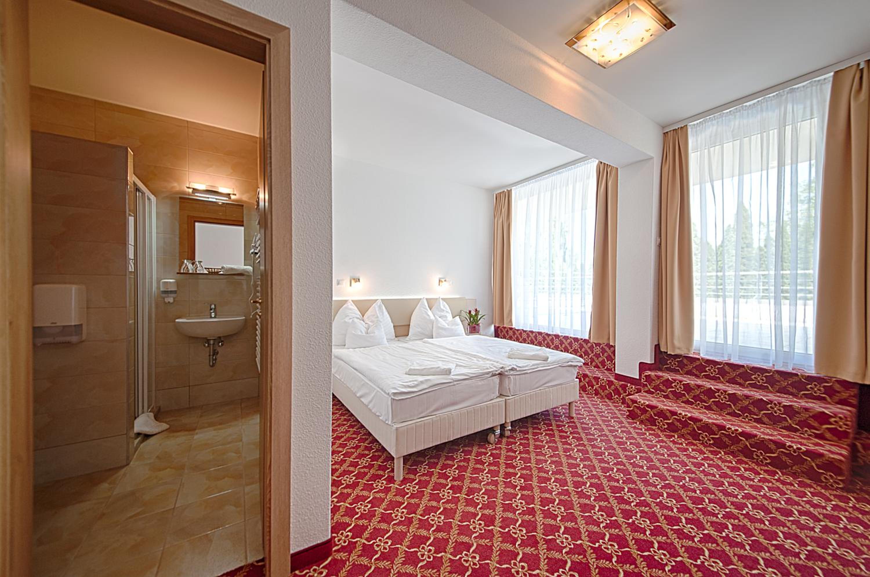 Superior Double Room with Balcony - Photo 6