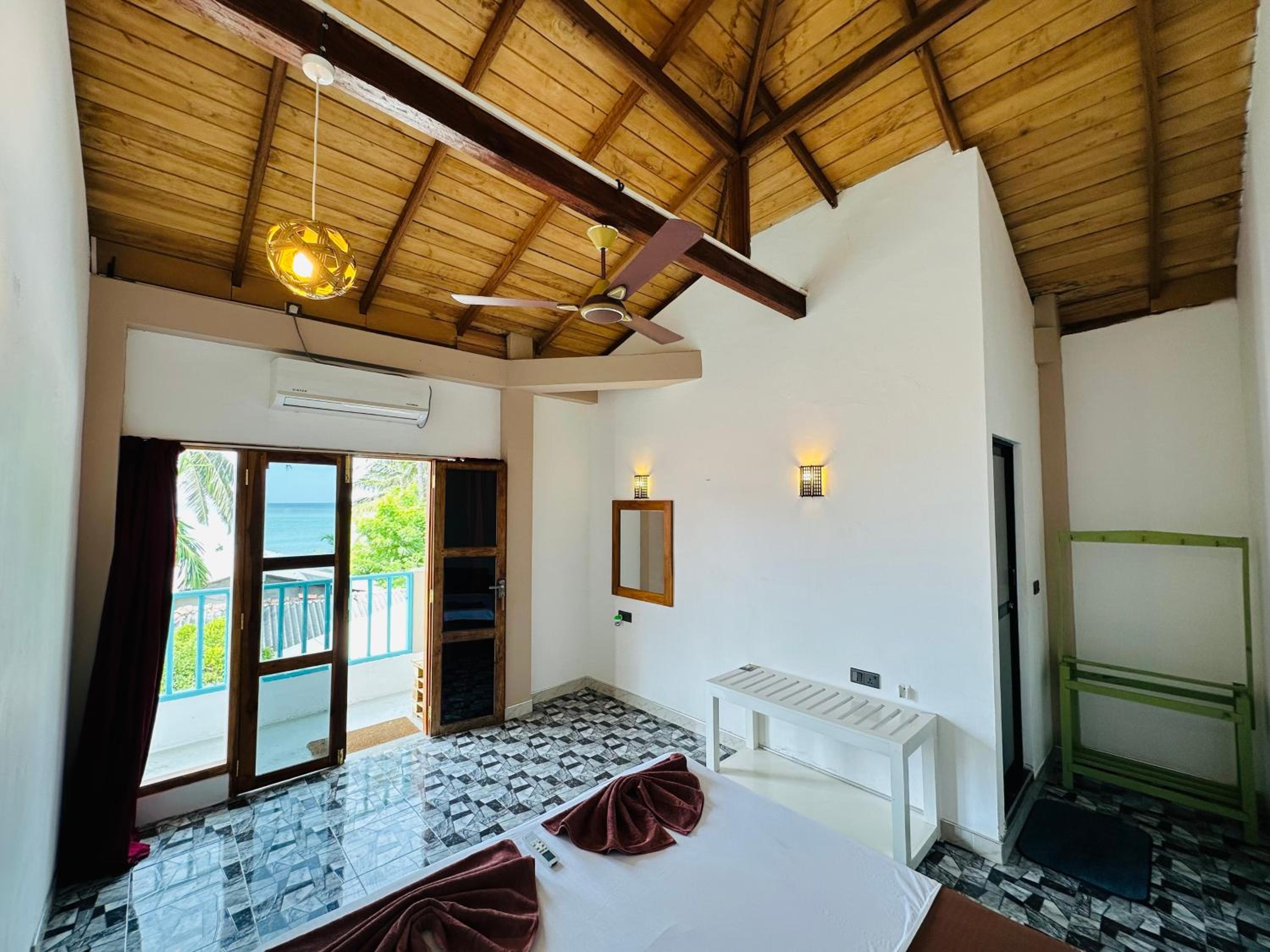 Double or Twin Room with Sea View photo 3