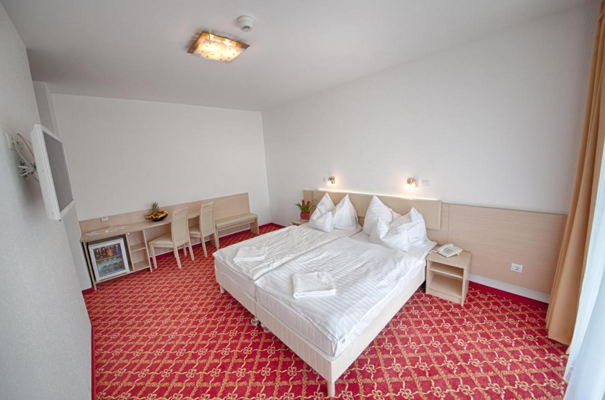 Superior Double Room with Balcony - Photo 3