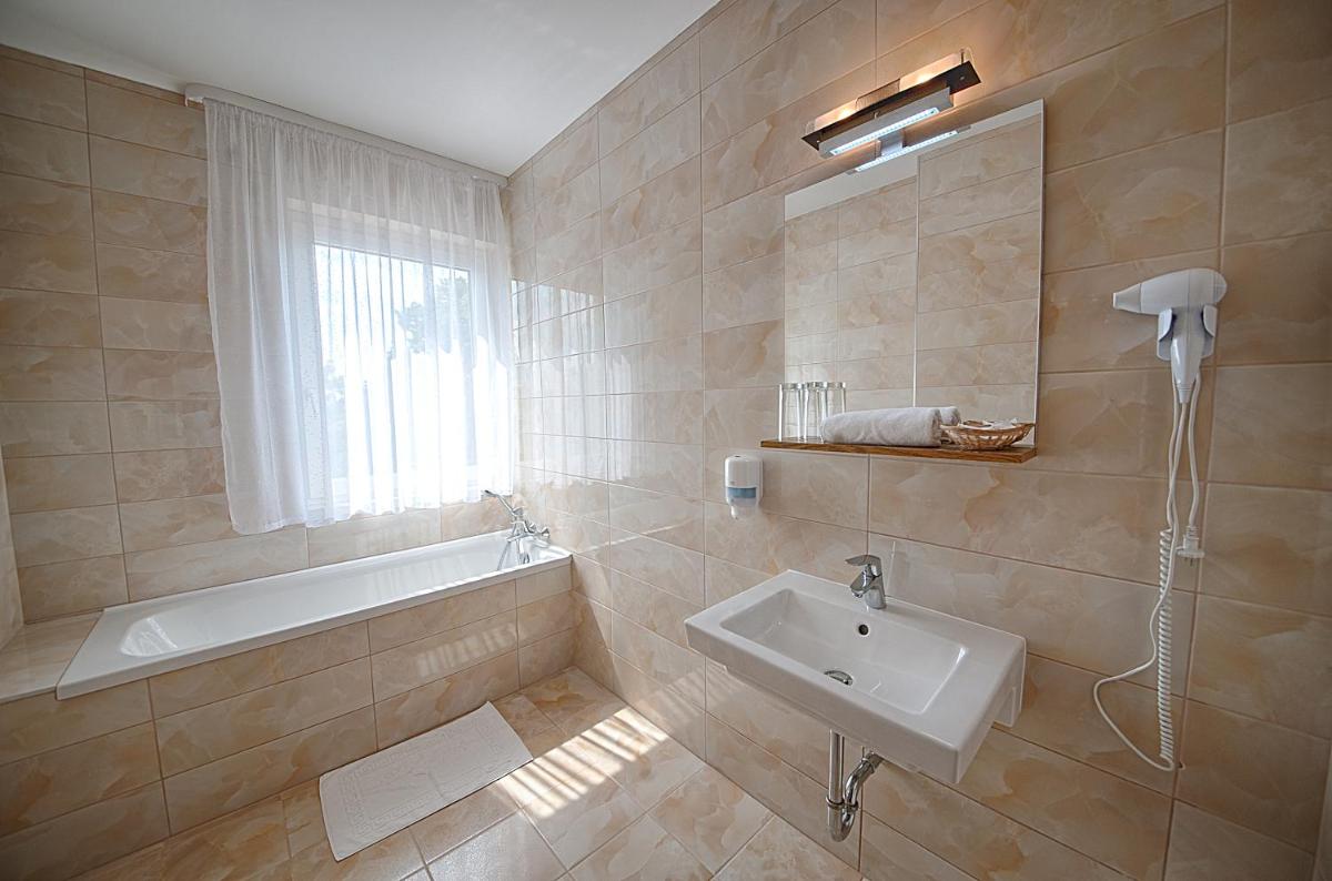 Superior Double Room with Balcony - Photo 8