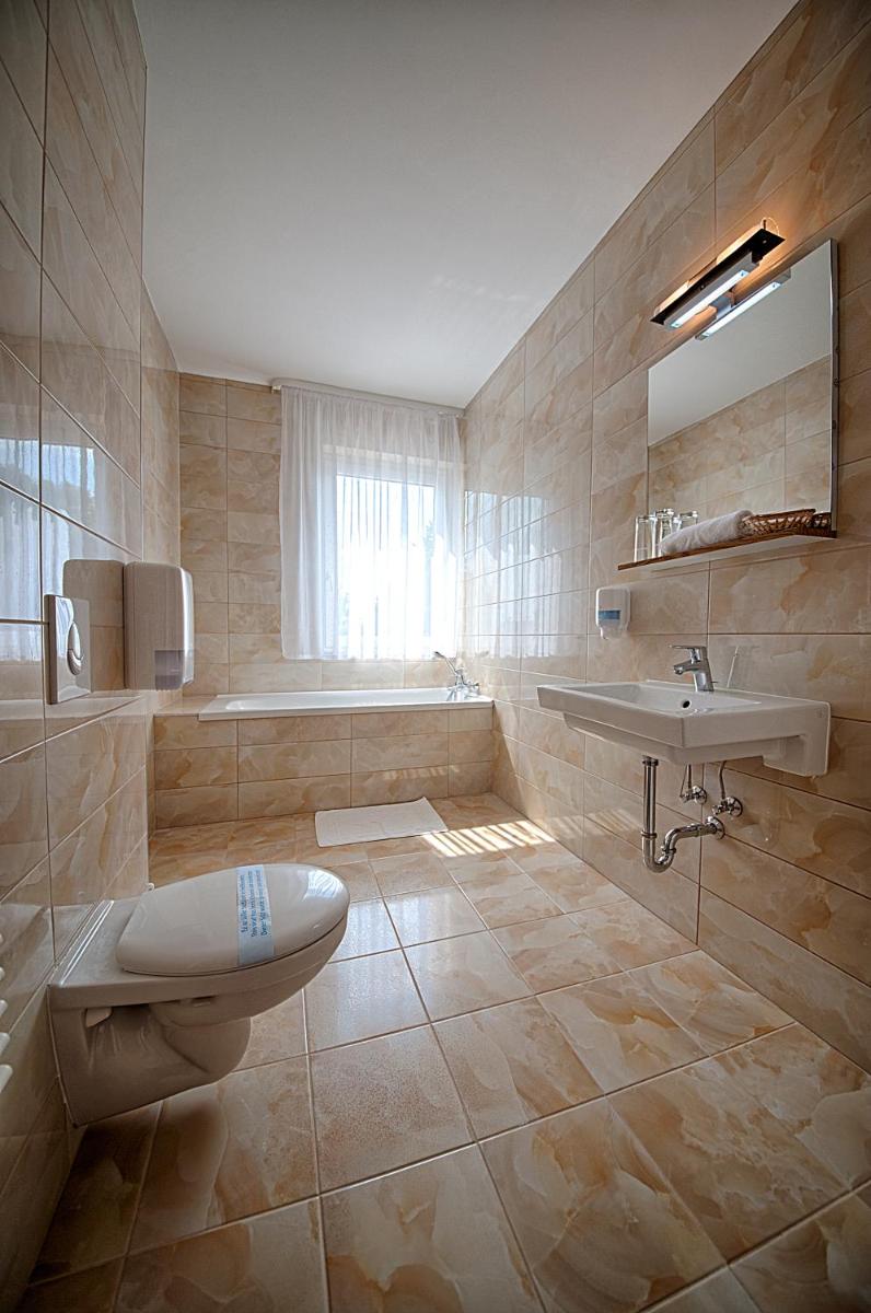 Superior Double Room with Balcony - Photo 10