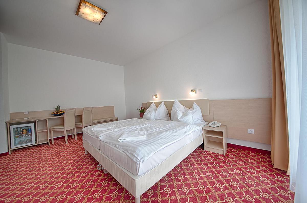 Superior Double Room with Balcony - Photo 7