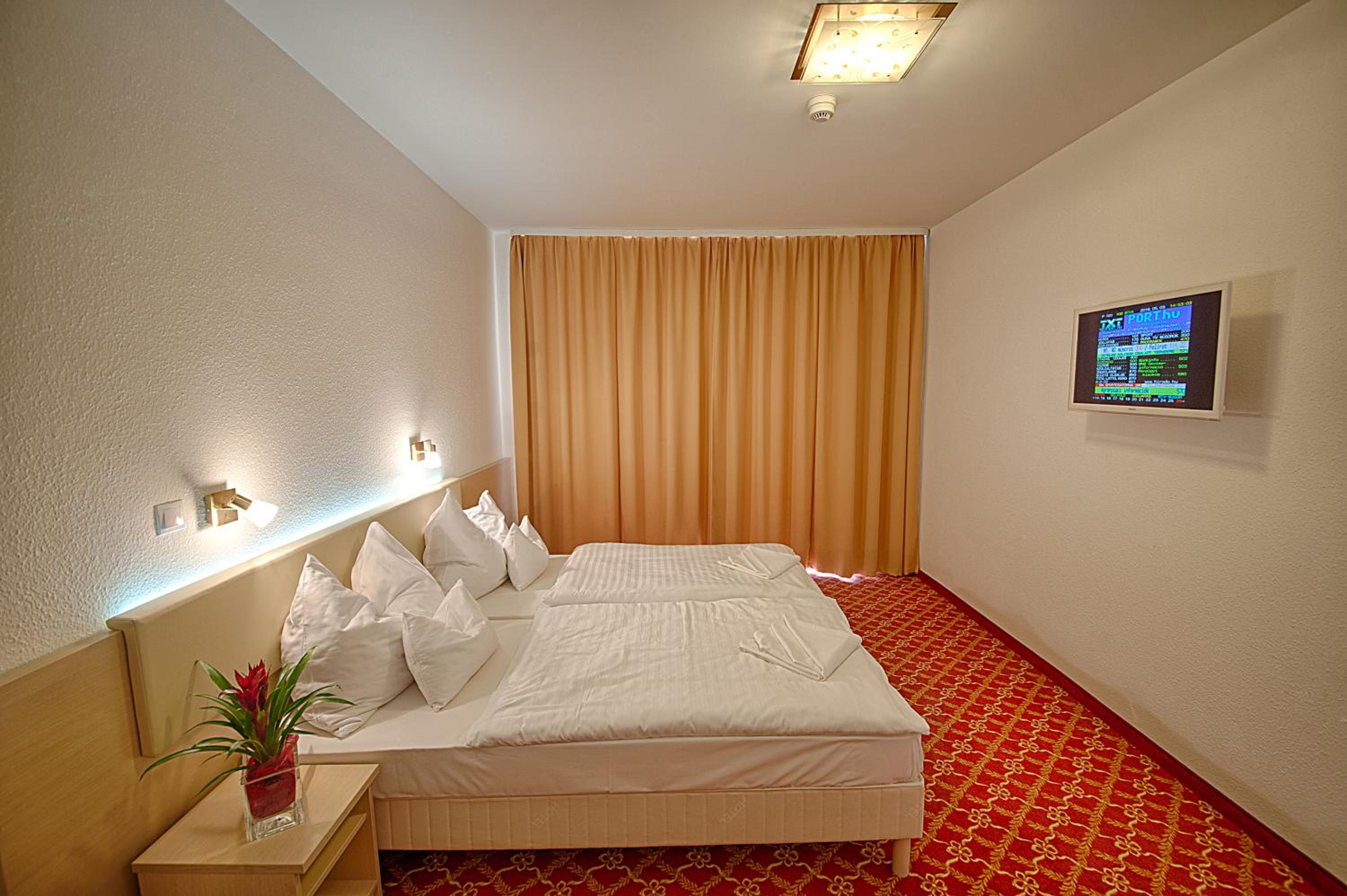 Superior Double Room with Balcony - Photo 1