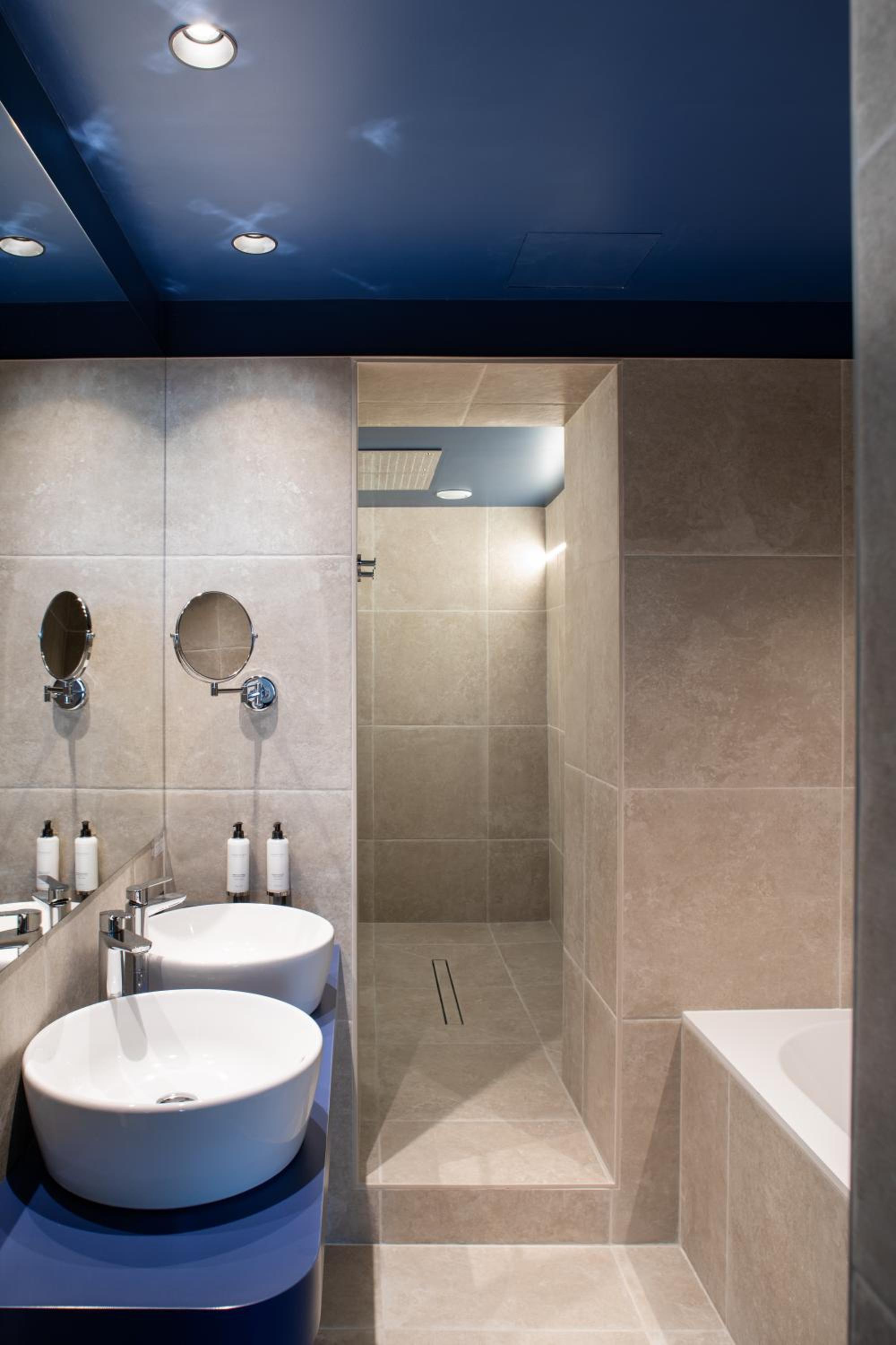 Deluxe Suite - Photo 5