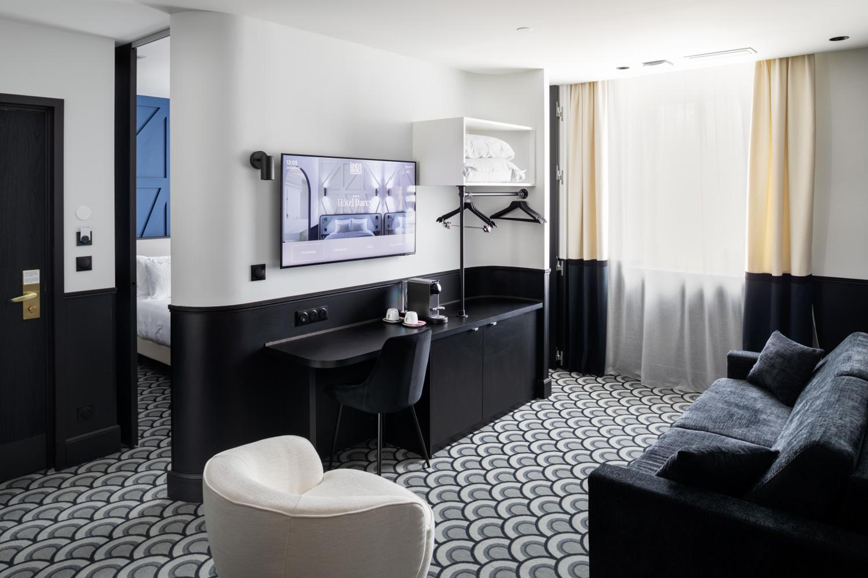 Deluxe Suite - Photo 2