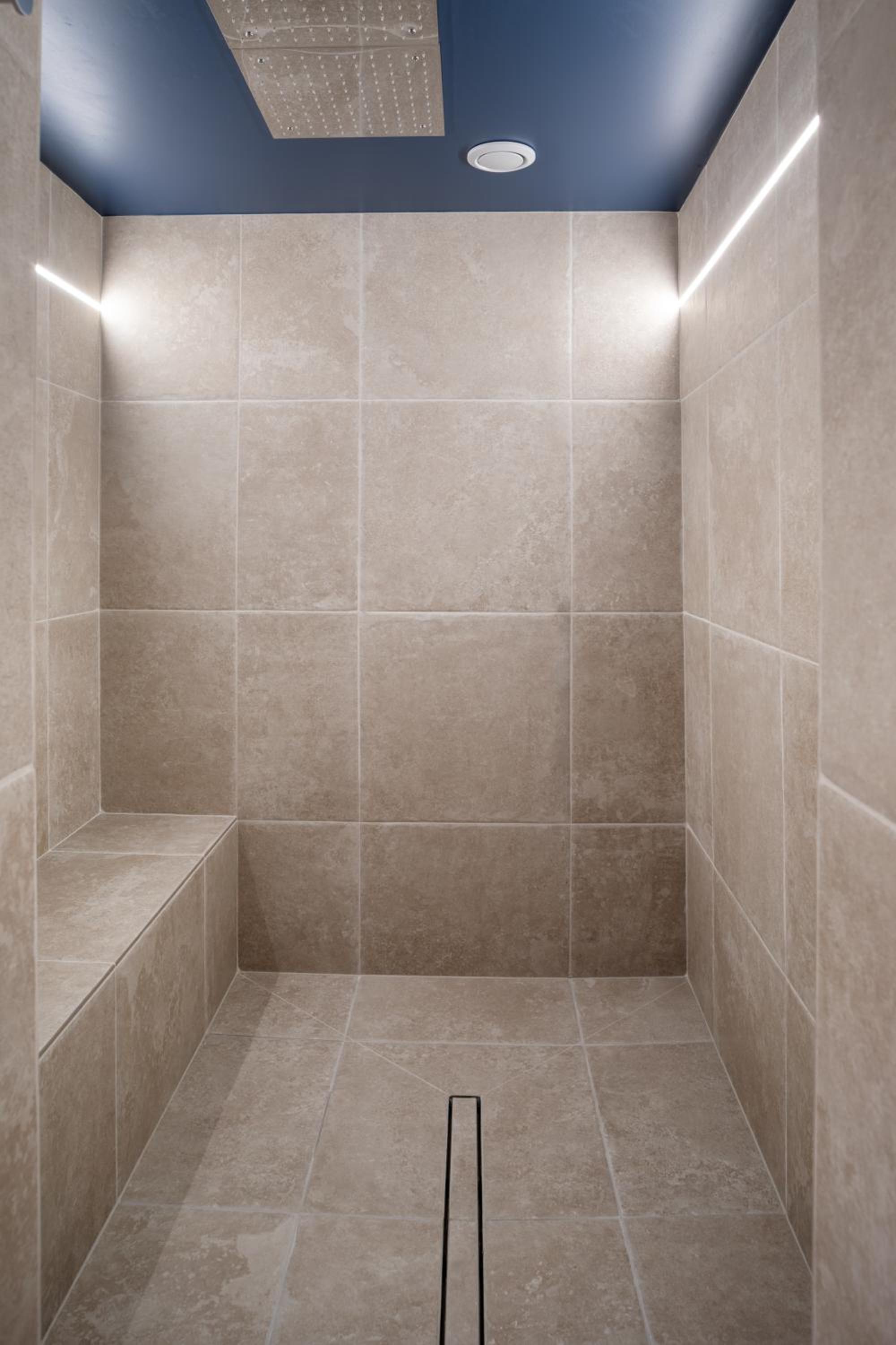 Deluxe Suite - Photo 6