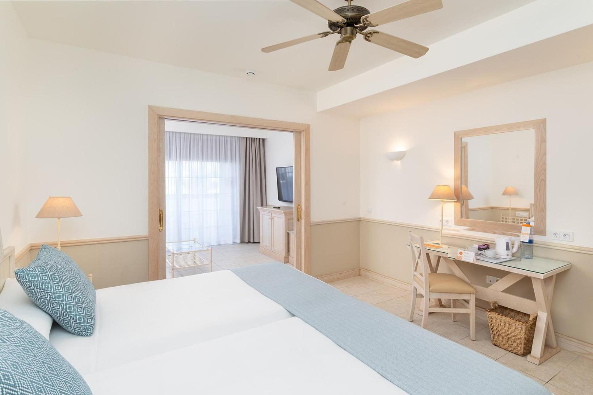 Gold Level Senior Two-Bedroom Suite (4 Adultos + 1 Child) Gold Level Senior Two-Bedroom Suite (4 Adultos + 1 Child)