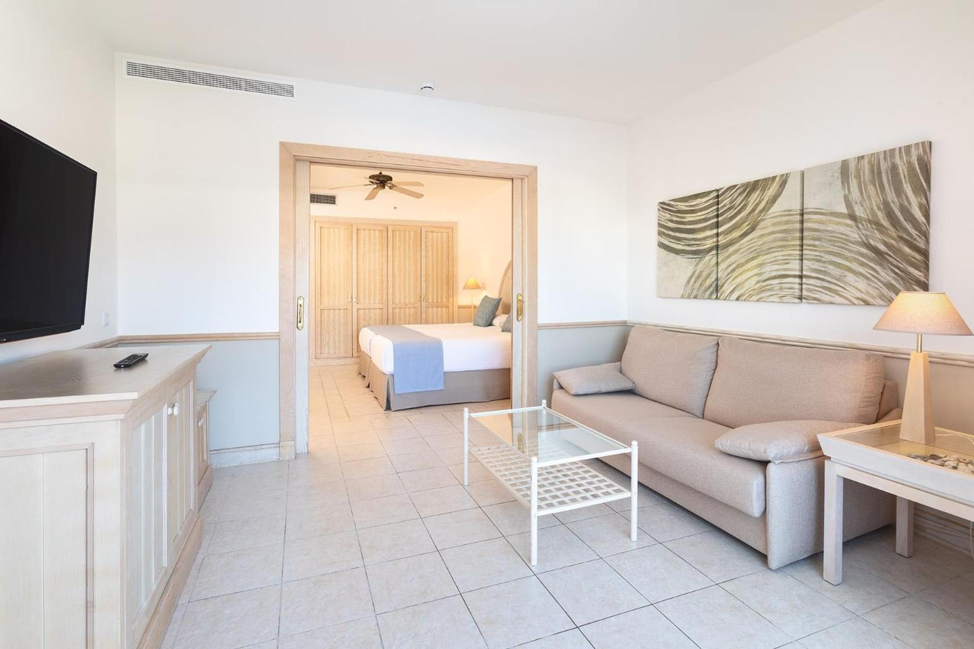 Gold Level Senior Two-Bedroom Suite (4 Adultos + 1 Child) Gold Level Senior Two-Bedroom Suite (4 Adultos + 1 Child)
