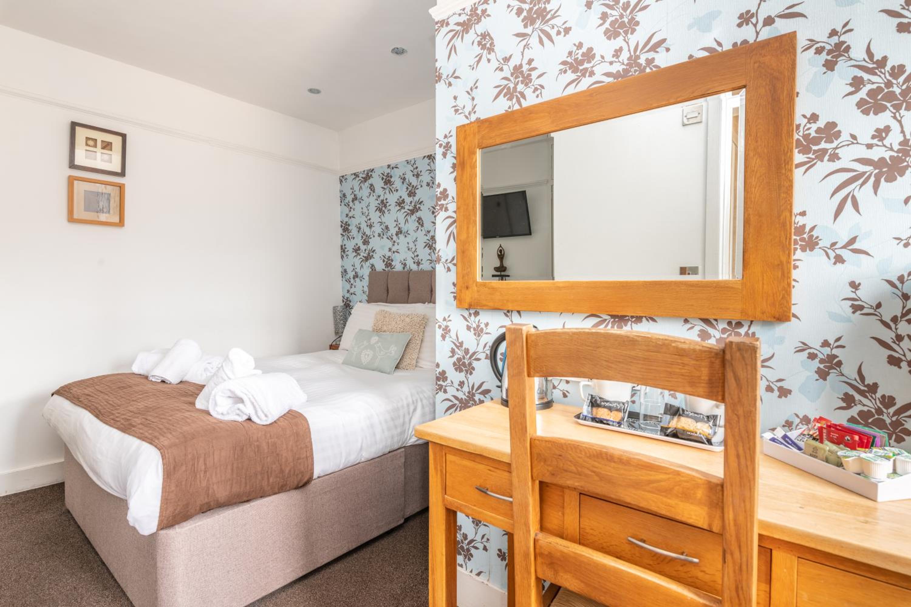 Small Double Room - Photo 2