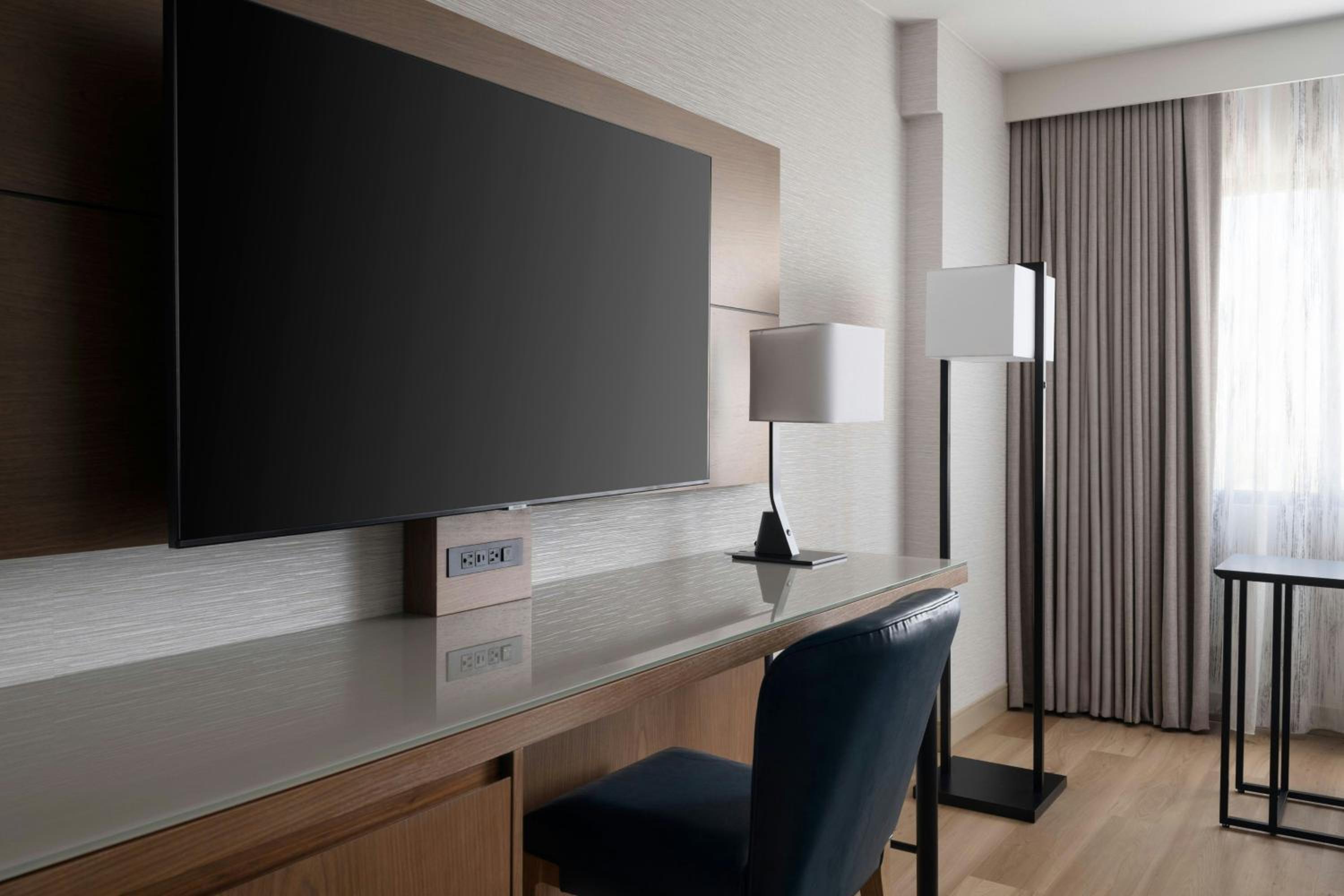 King Room with Roll-in Shower - Mobility and Hearing Accessible photo 3