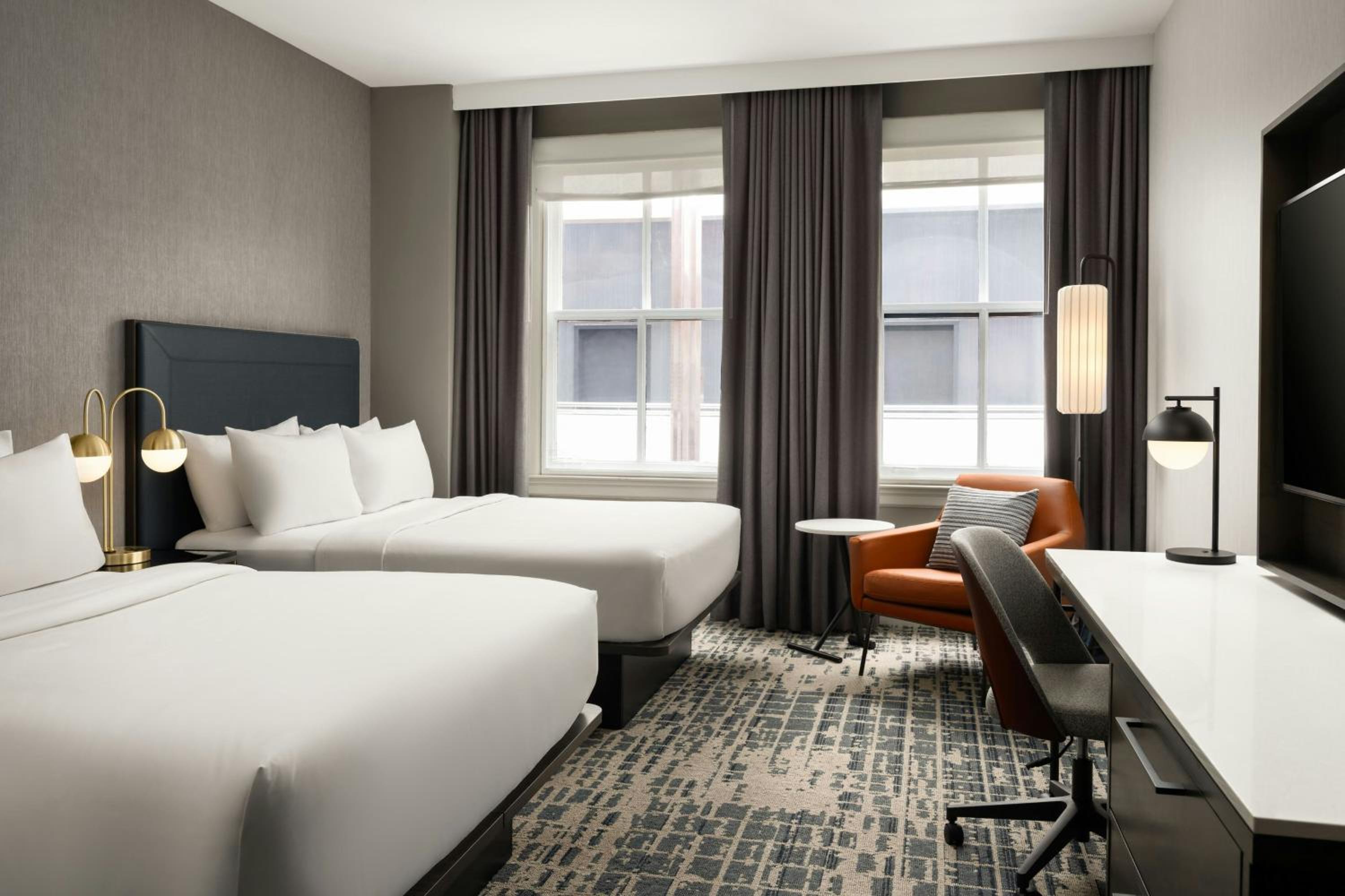 Executive Queen Room with Two Queen Beds and City View - Photo 2