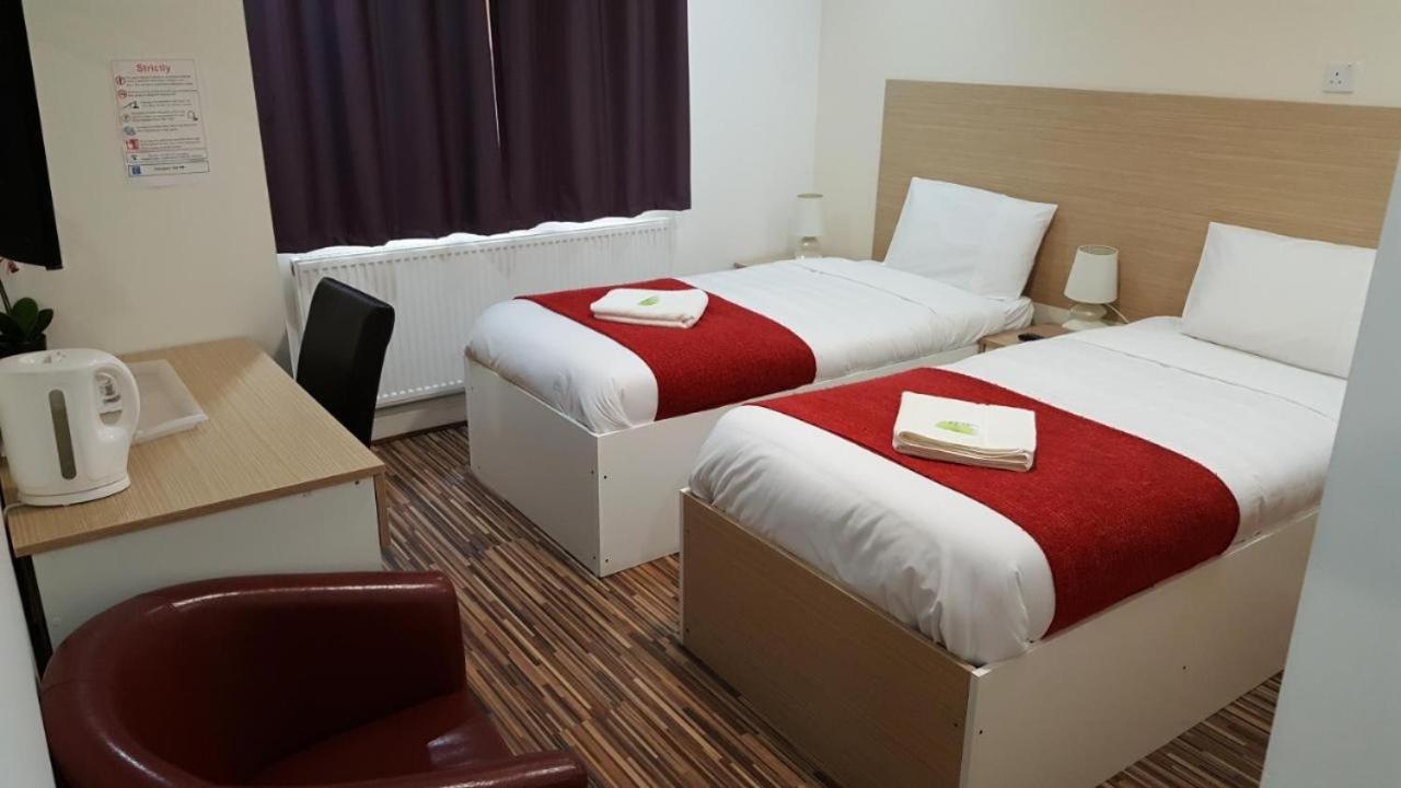 Twin Room with Private Bathroom