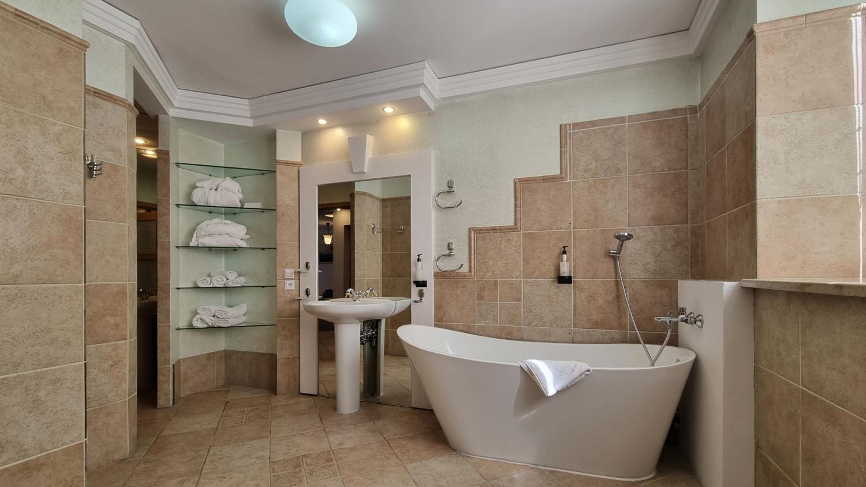 Luxury Quadruple Room - Photo 7