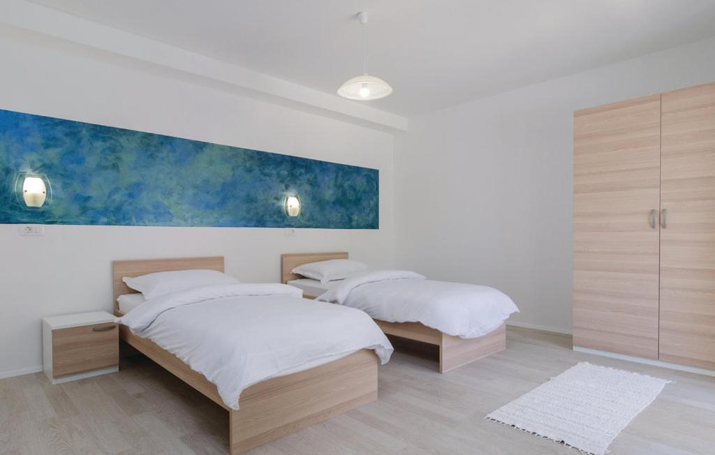 Twin Room with Private Bathroom photo 3