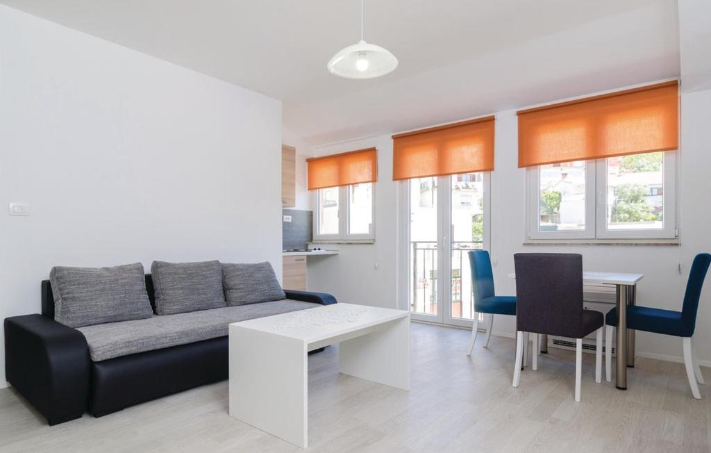 Apartment with Terrace photo 3