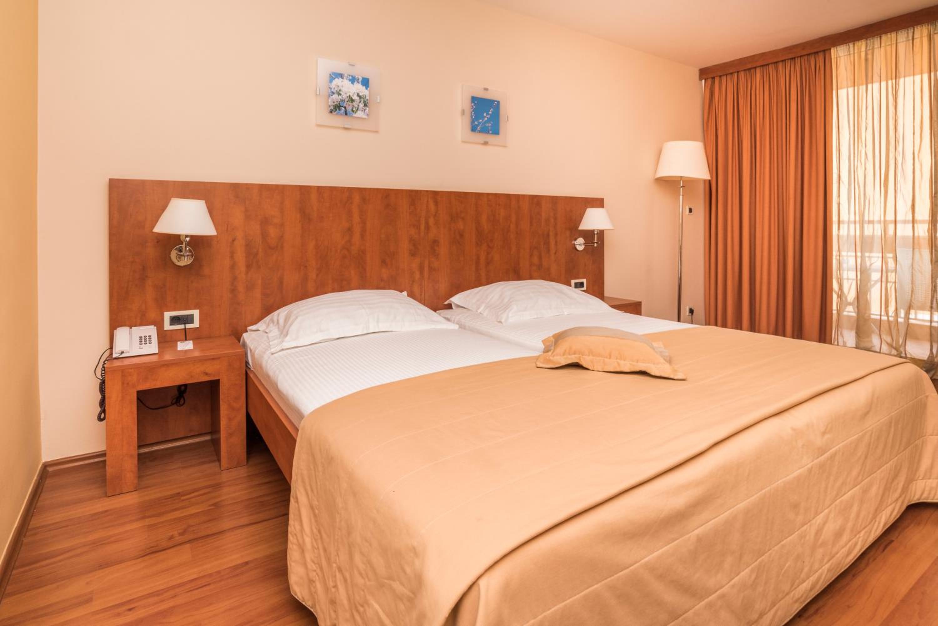 Classic Room with Balcony - Park Side - Photo 5