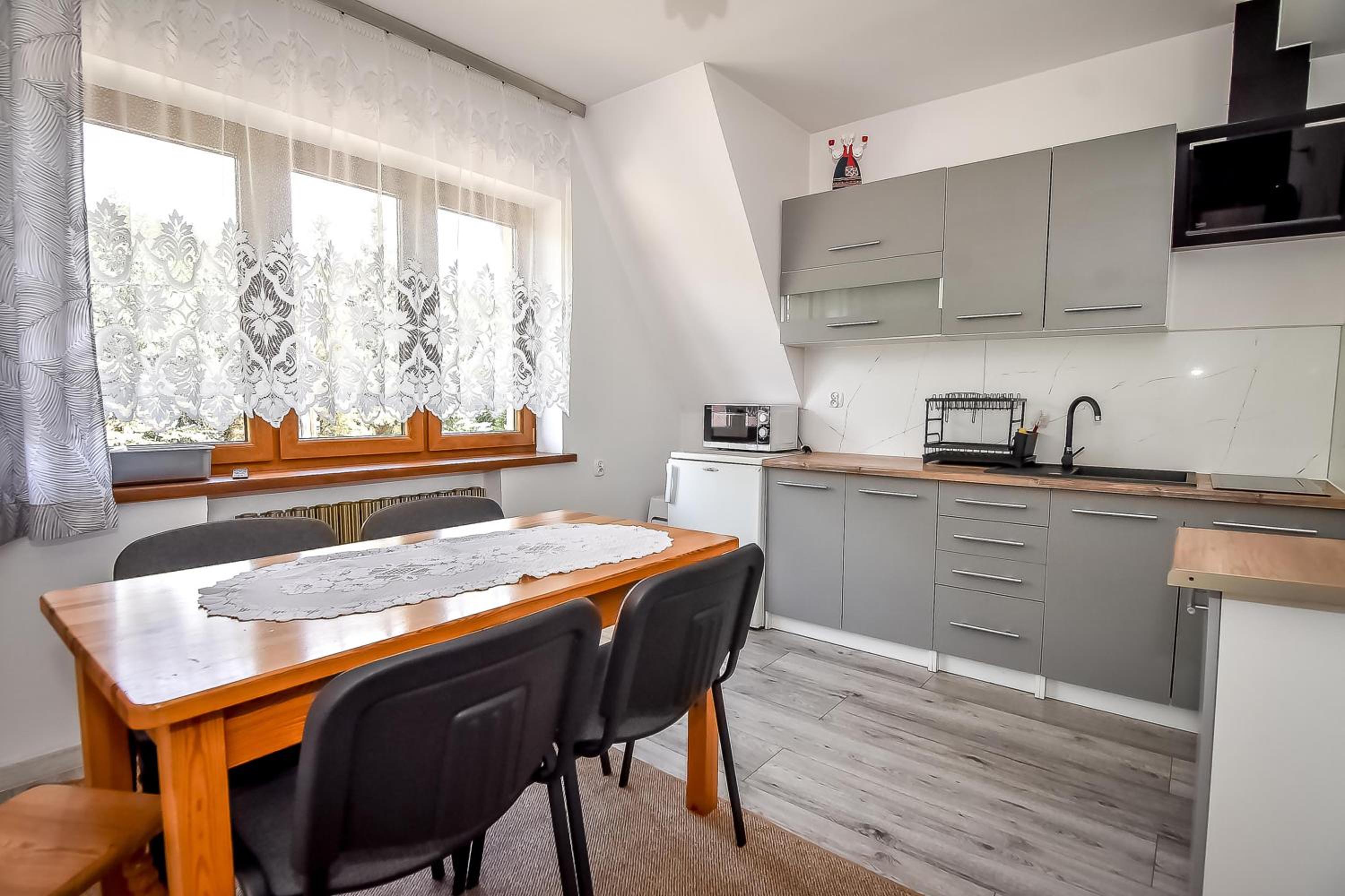 Two-Bedroom Apartment with Mountain View photo 3