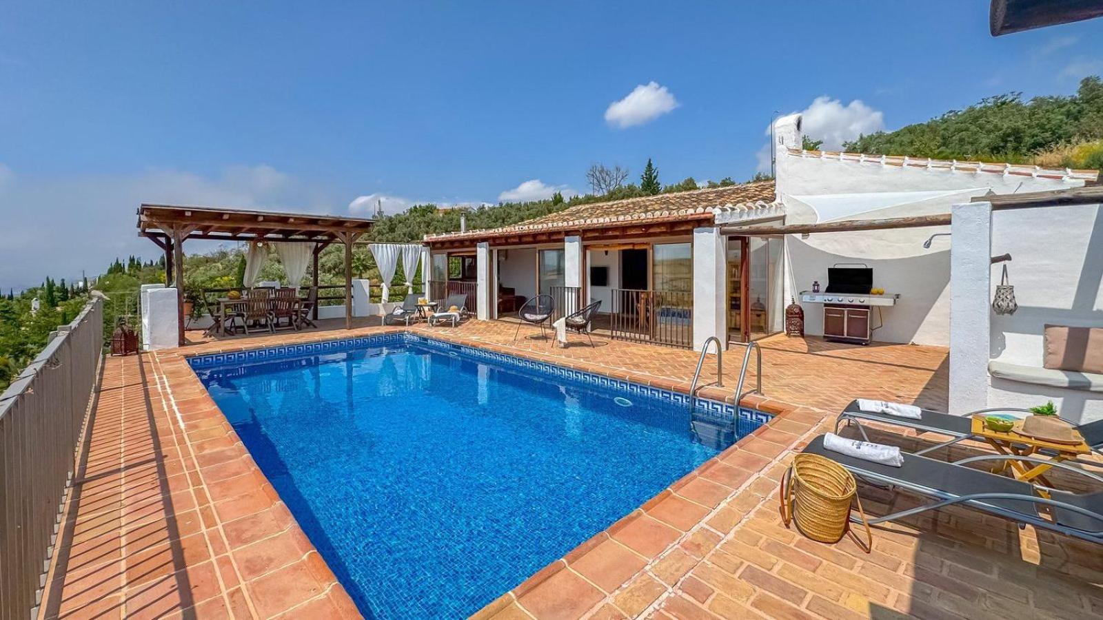 Three-Bedroom Villa photo 3