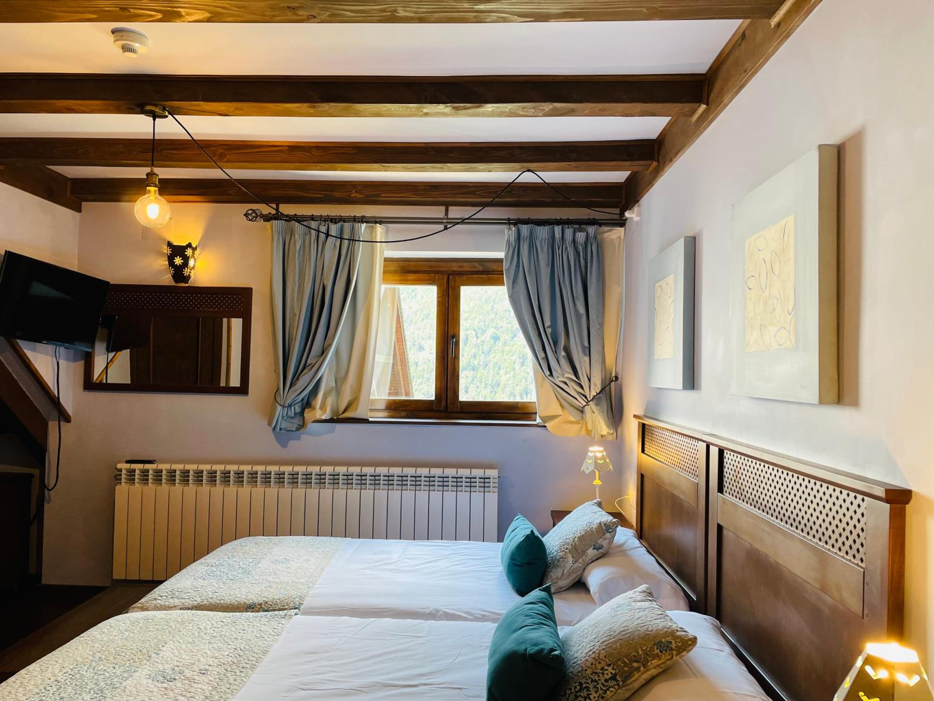 Suite with Mountain View photo 3