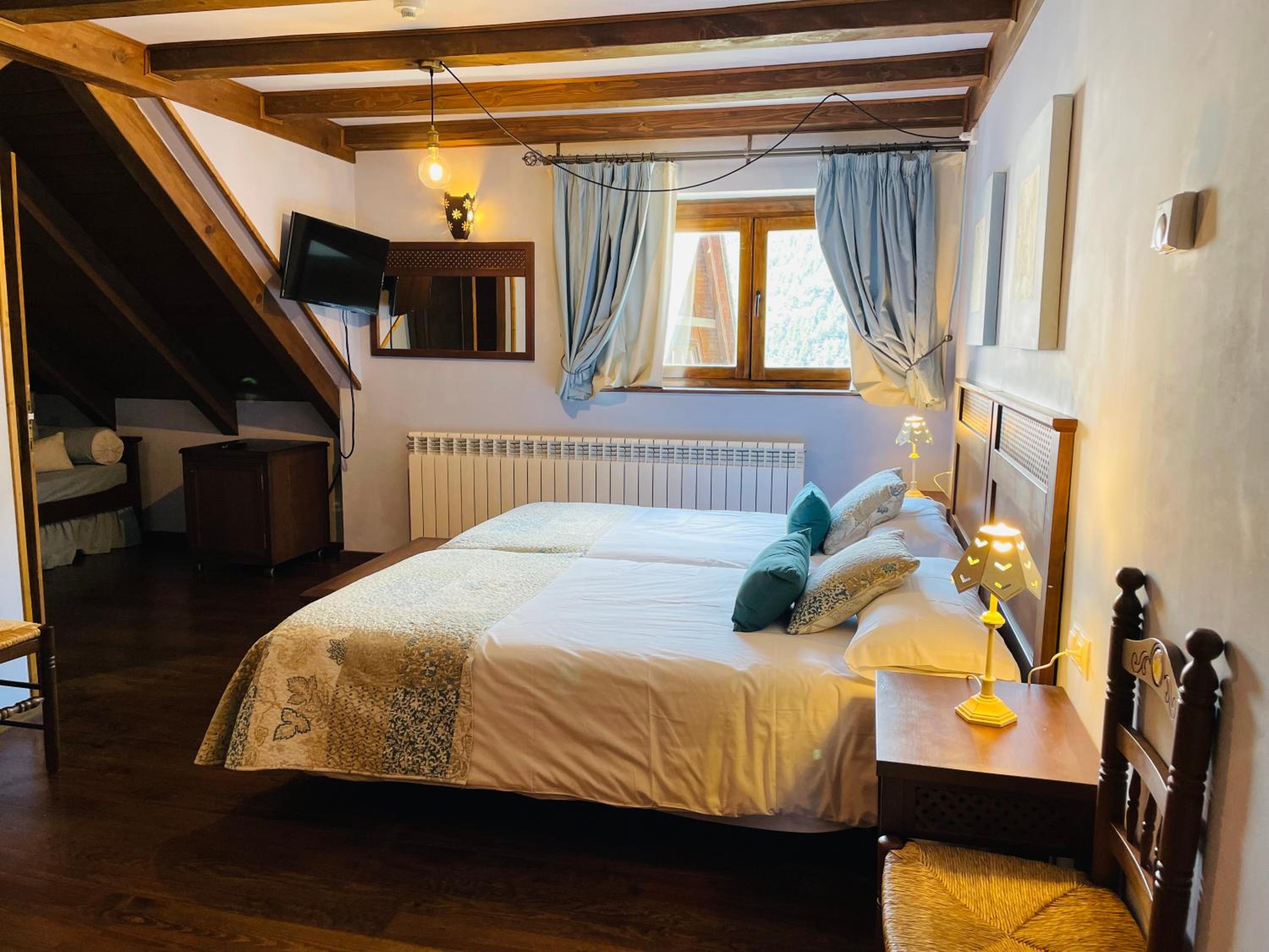 Suite with Mountain View photo 3