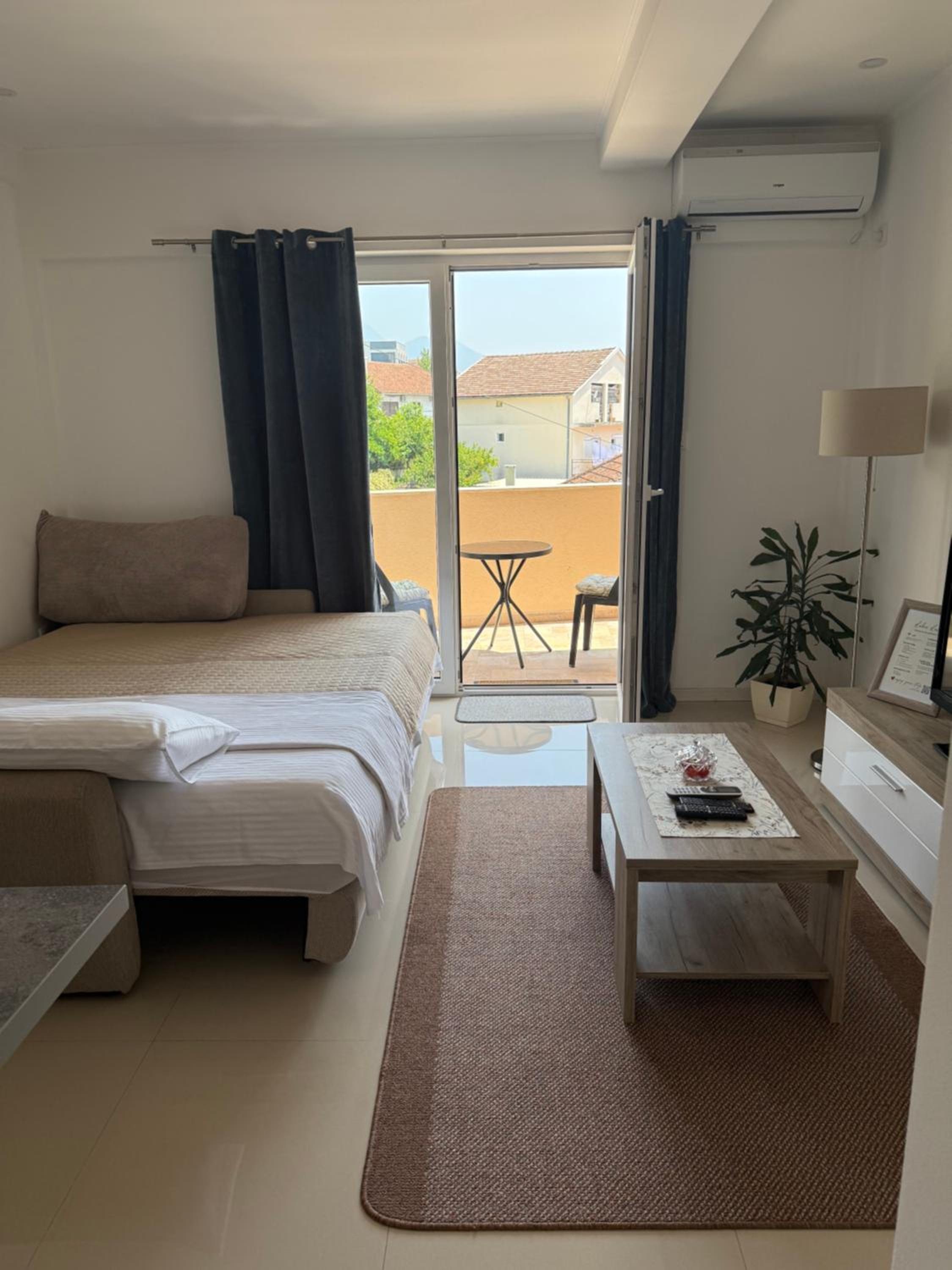 Apartment with View and Balcony photo 2