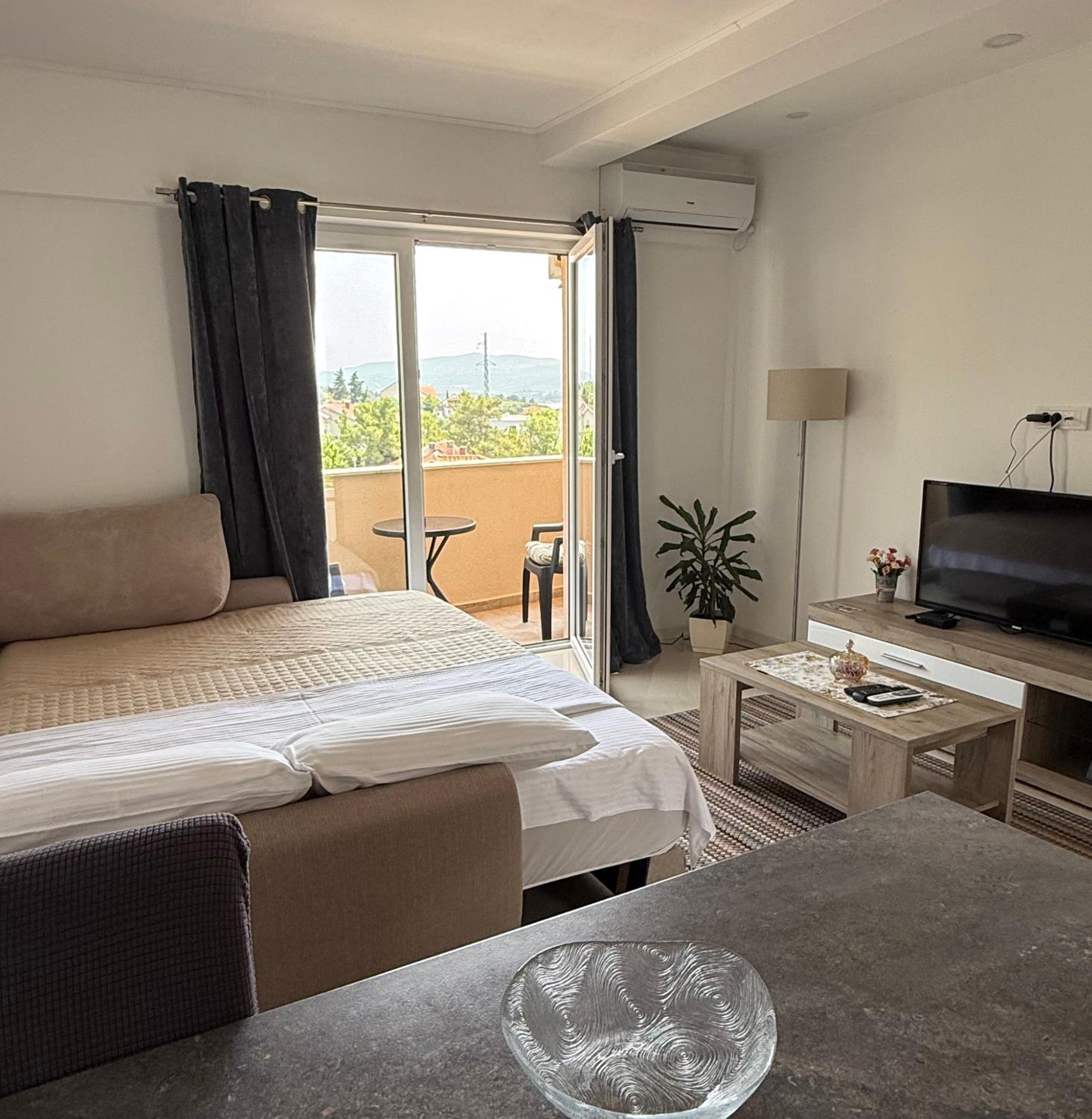 Apartment with View and Balcony photo 3