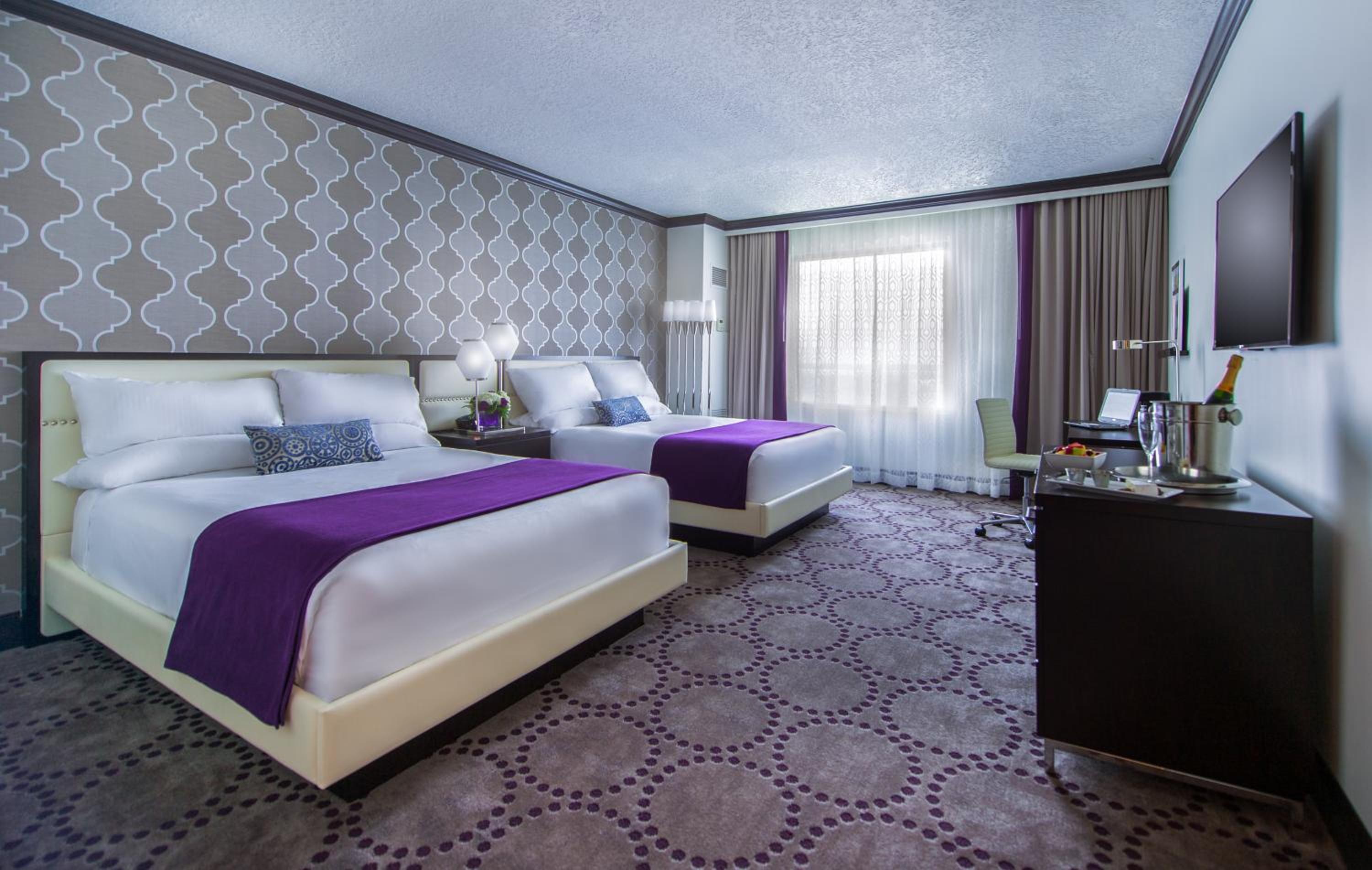 Deluxe Queen Room with Two Queen Beds - Photo 3