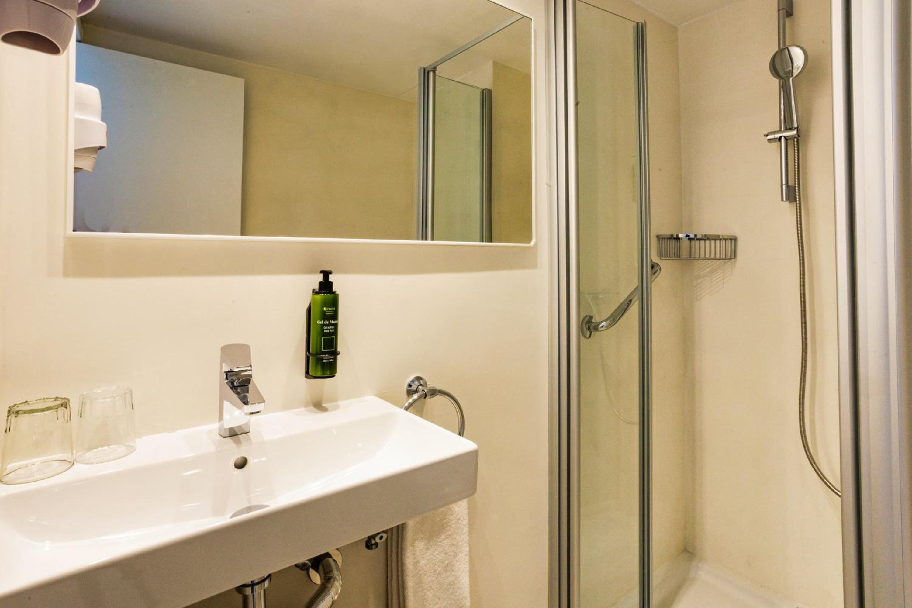 Twin Room (2 Adults + 2 Children) photo 3