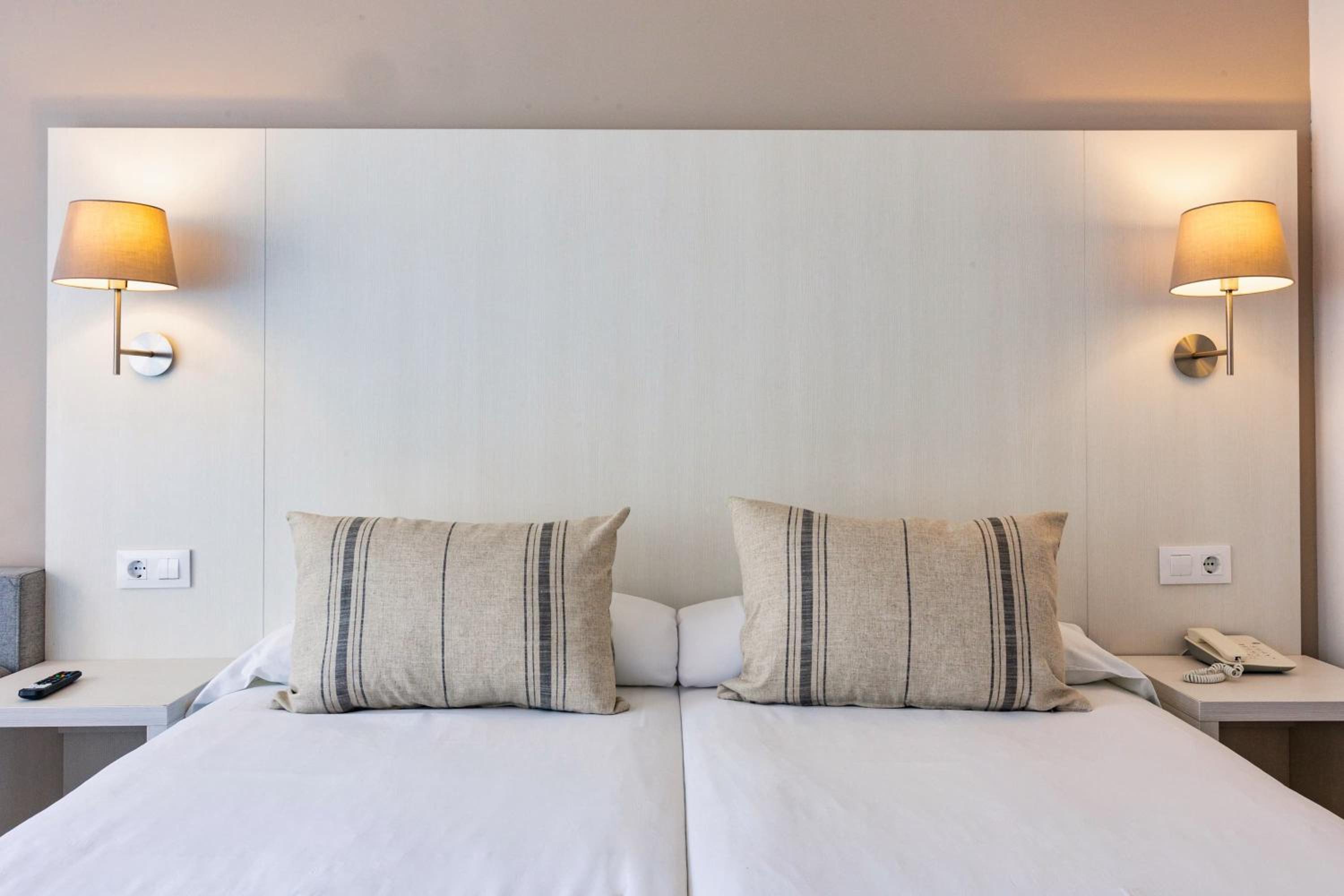 Twin Room (2 Adults + 1 Child)