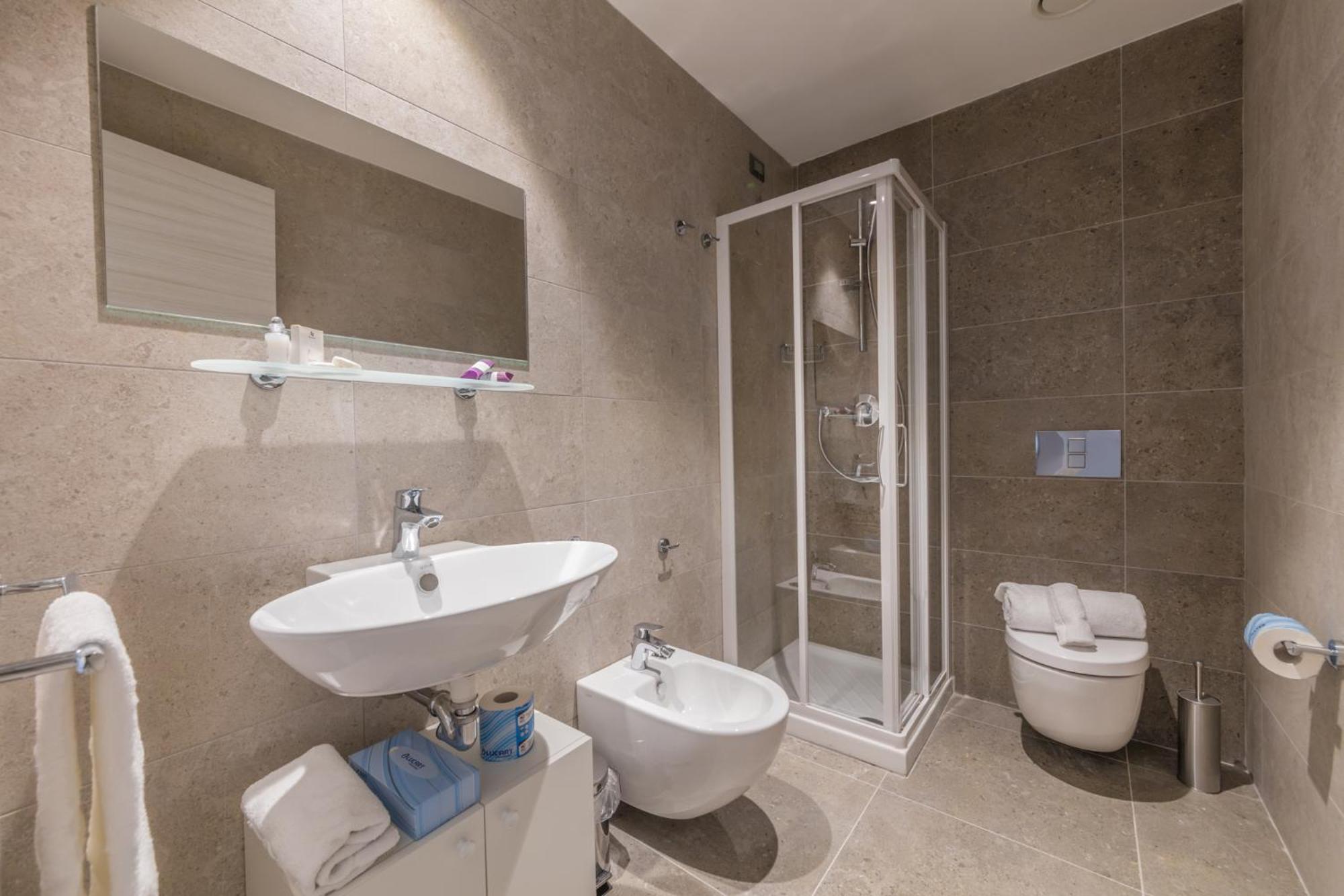 Smart Twin Room photo 2