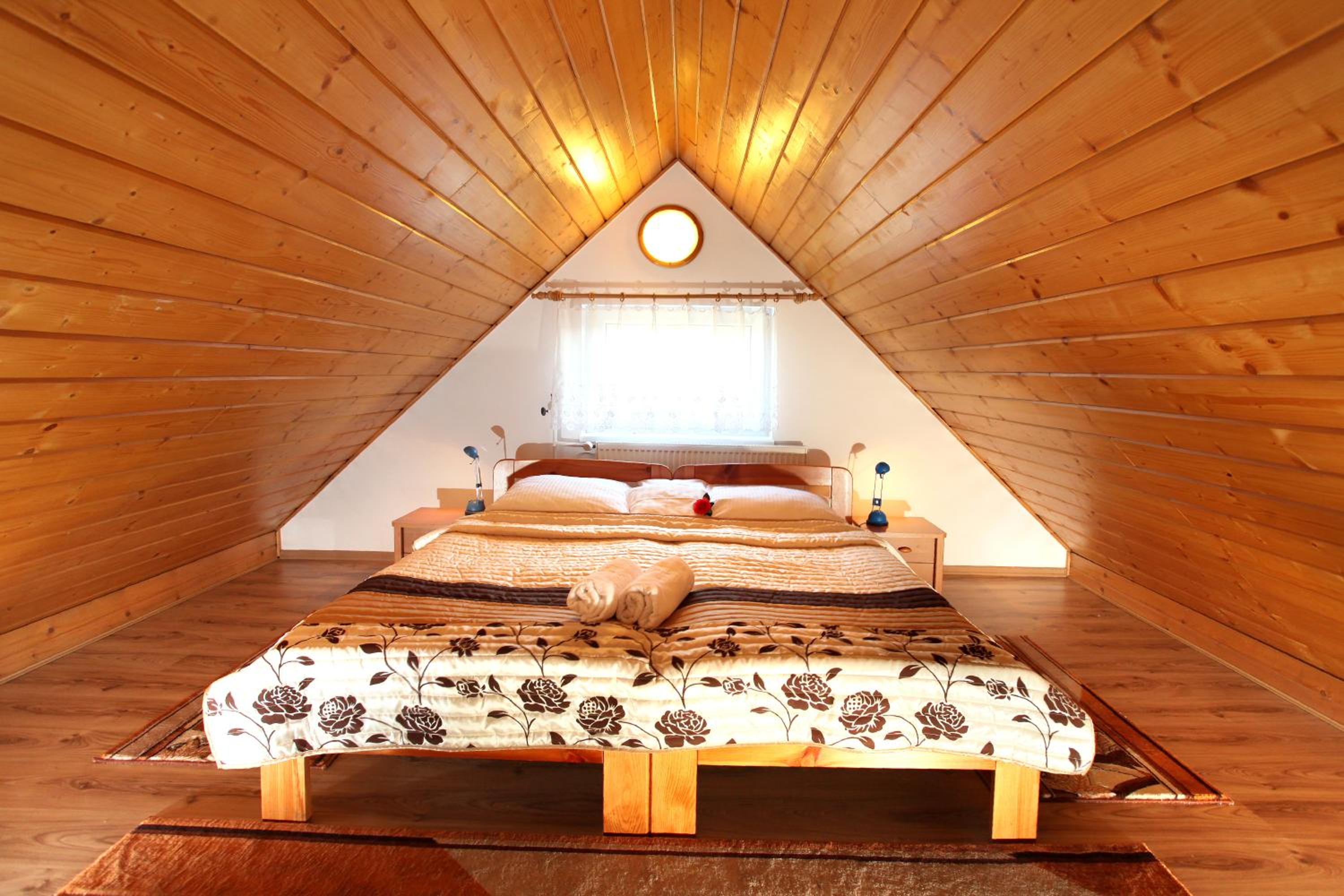 Three-Bedroom Apartment Attic photo 3