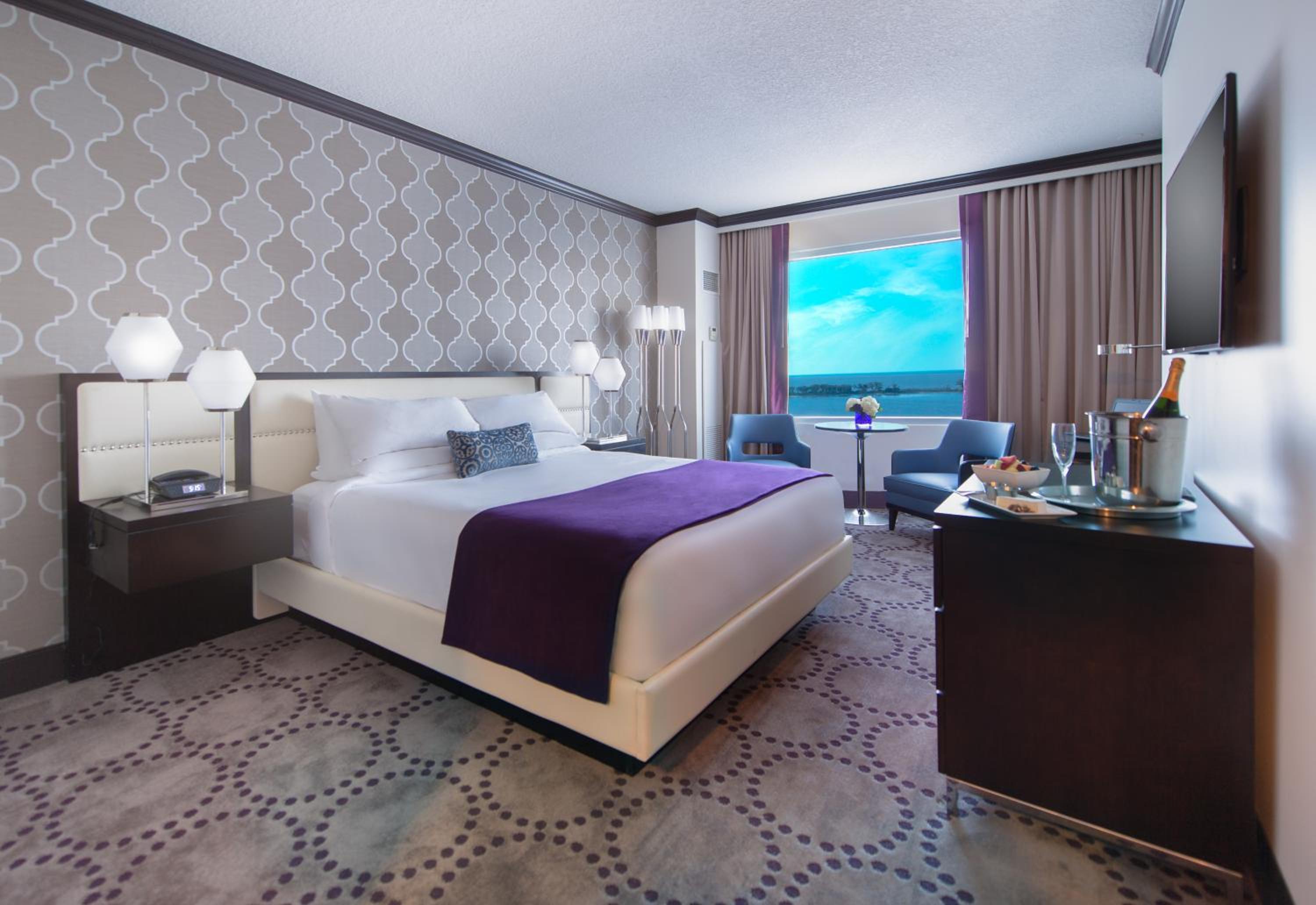 Deluxe King Room - Photo 1