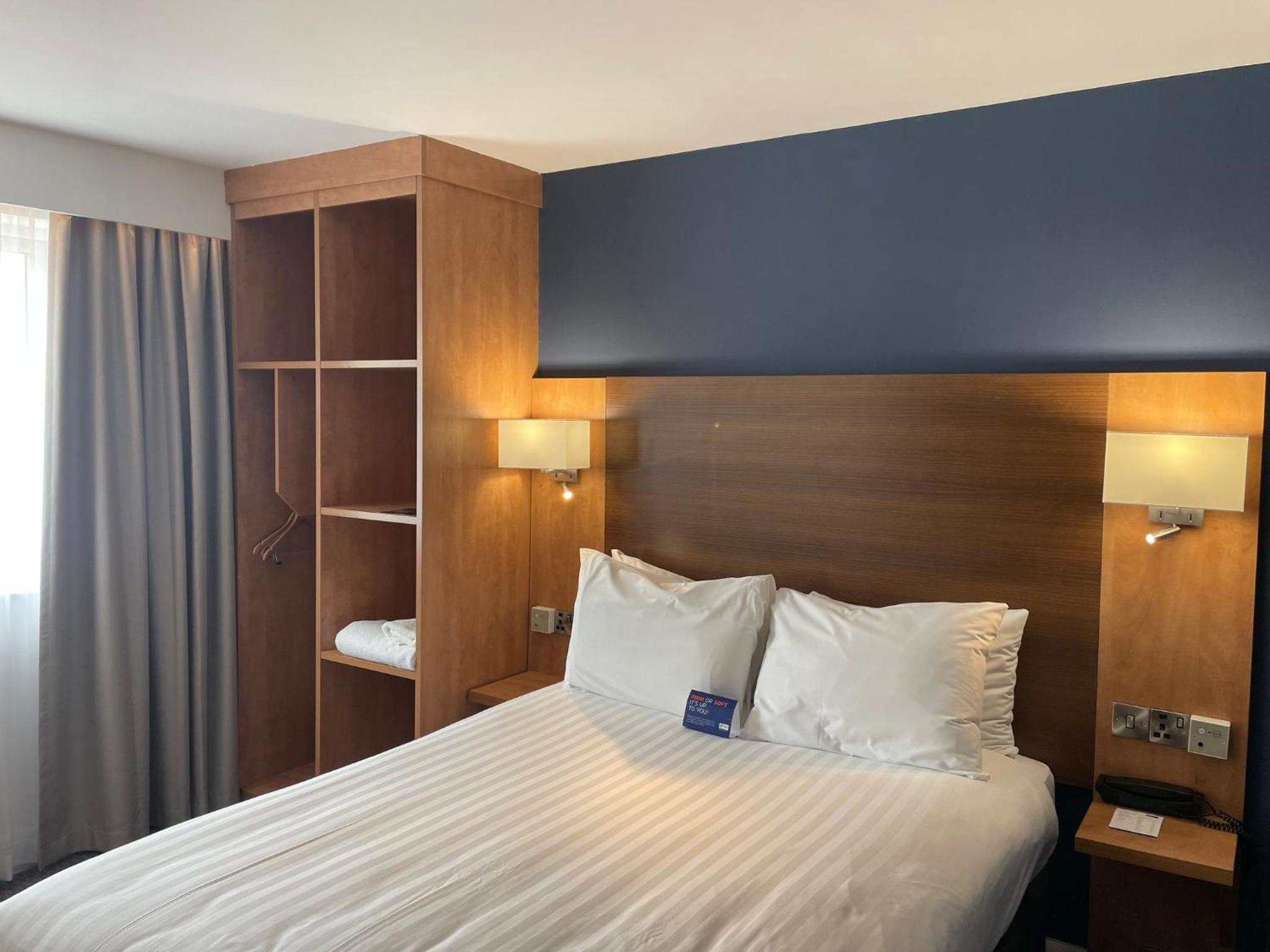Standard Double Room with Free Hot Breakfast - Accessible - Photo 3