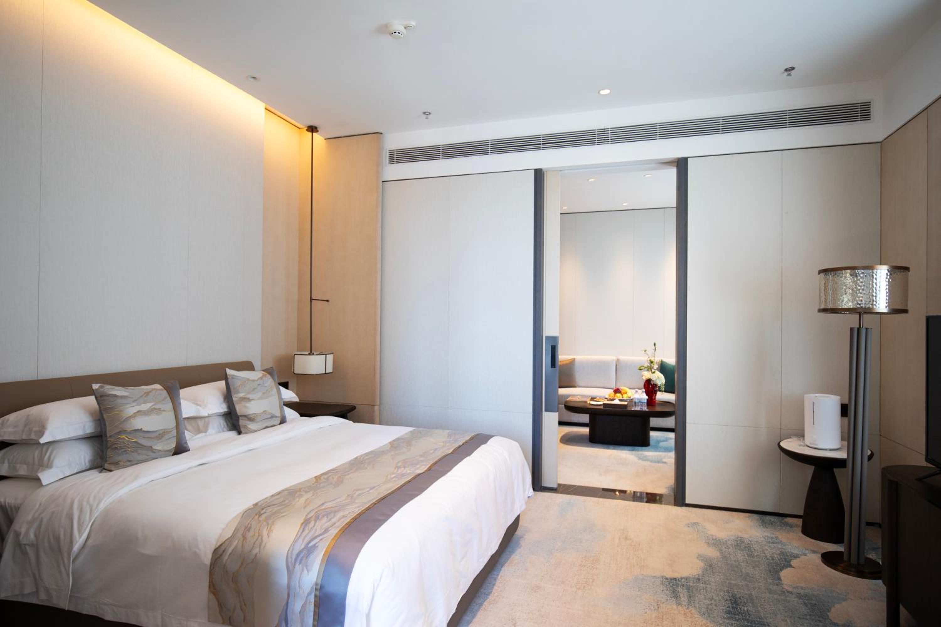 Grand Business Suite - Photo 1