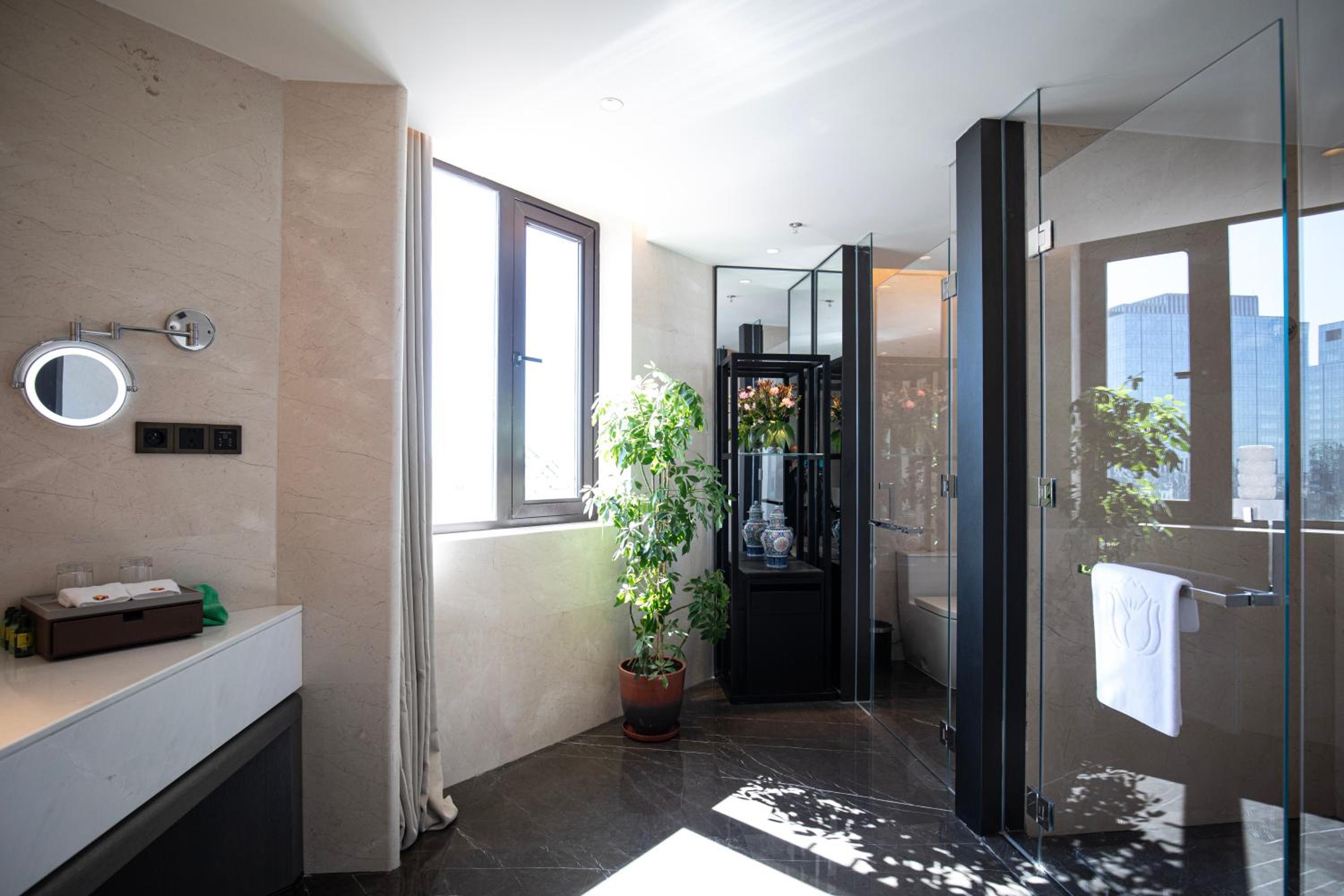 Grand Business Suite - Photo 3