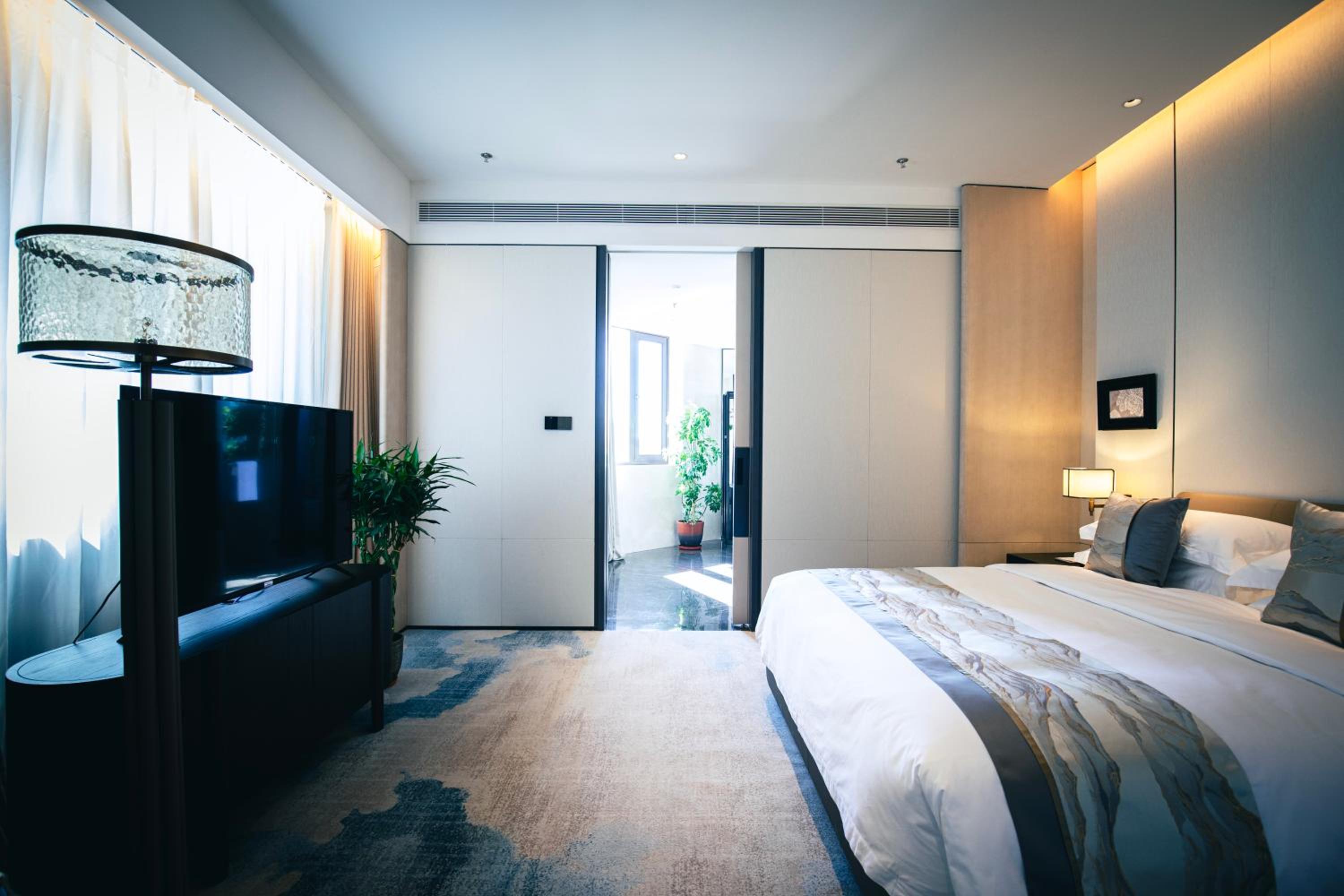 Grand Business Suite - Photo 2