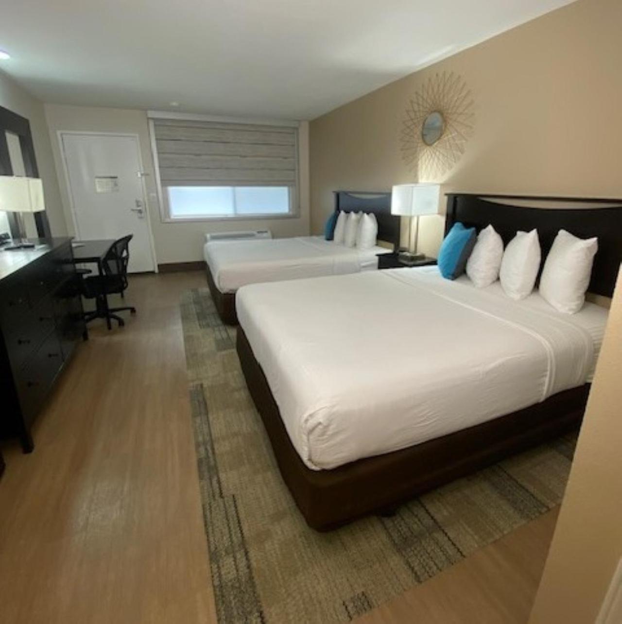 Family Suite with Two Baths-ADA Accessible photo 3