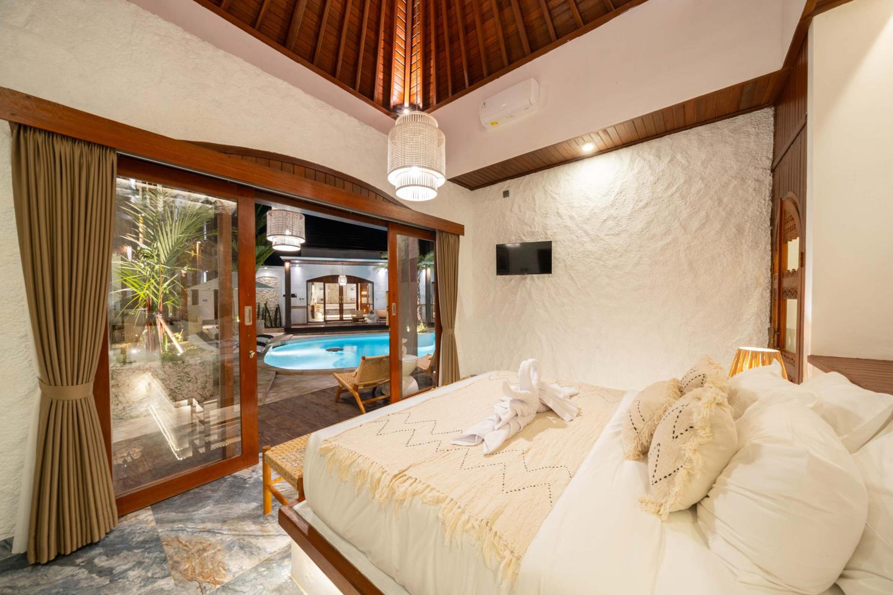 Deluxe Executive with Pool View