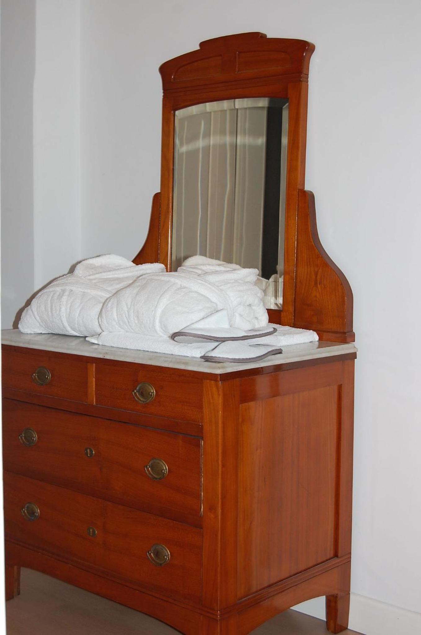 Three-Bedroom Apartment - Photo 7