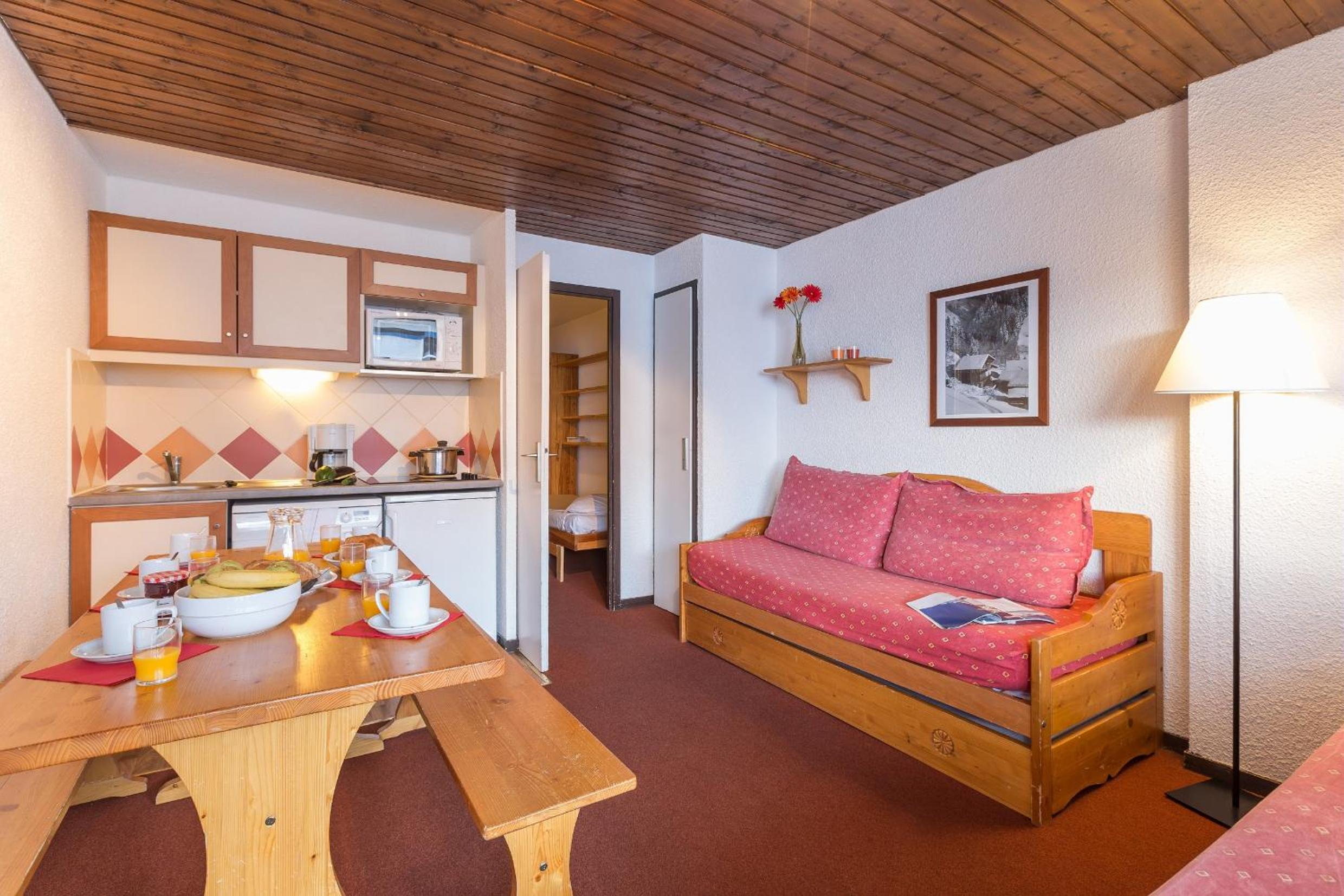 Studio with Cabin (5-6 Adults)