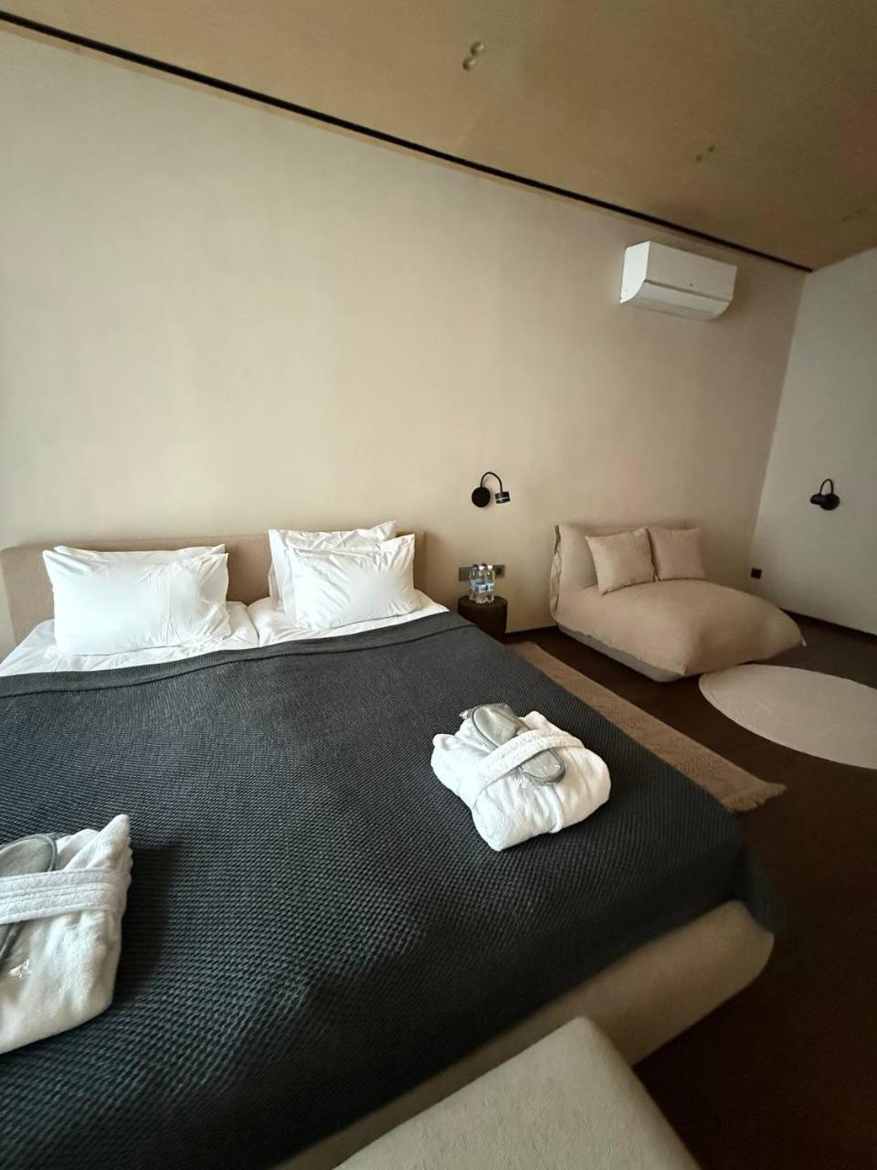 Suite with Spa Access photo 1