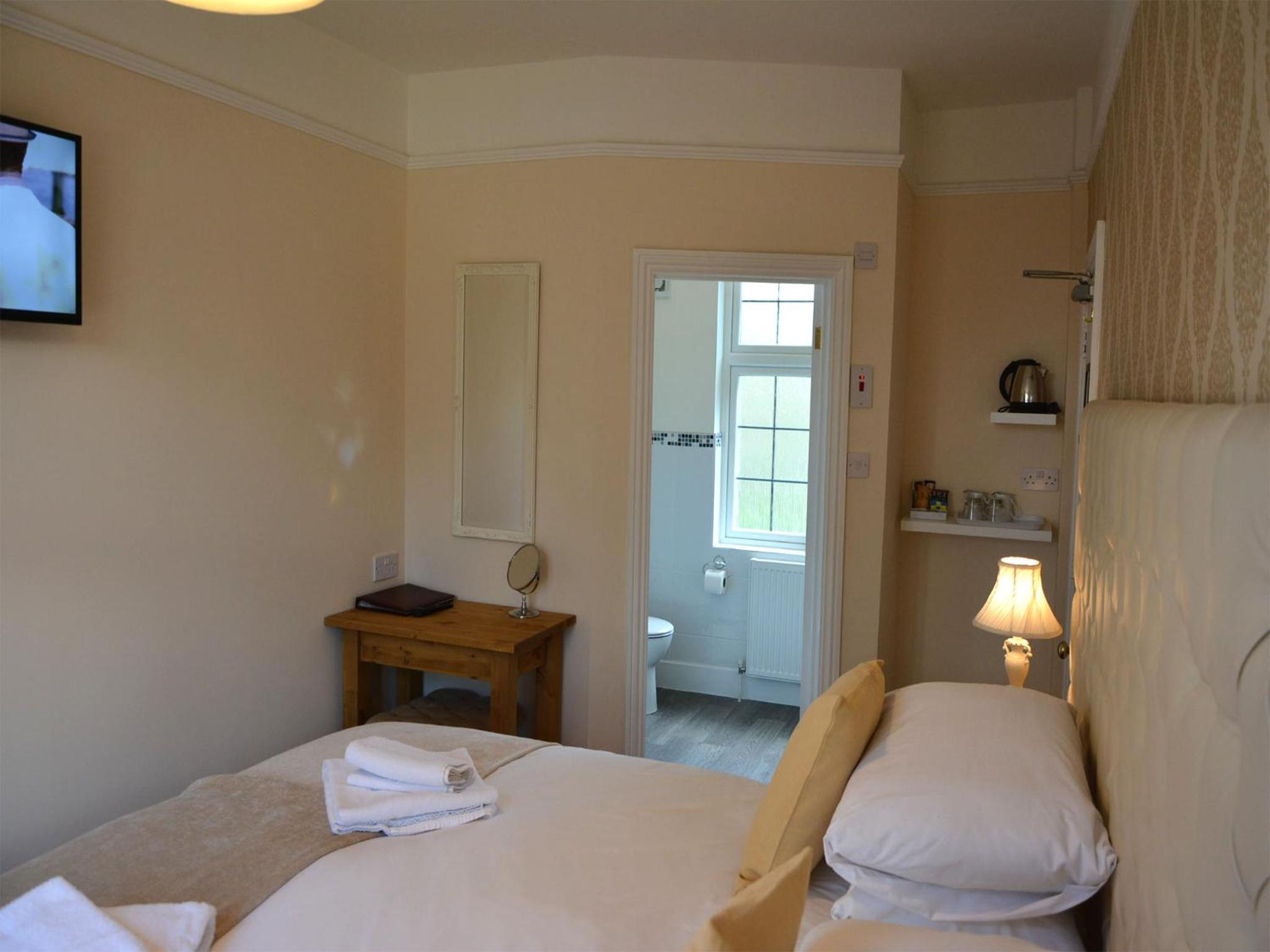 Double En-suite Twin or Single Room - Photo 10